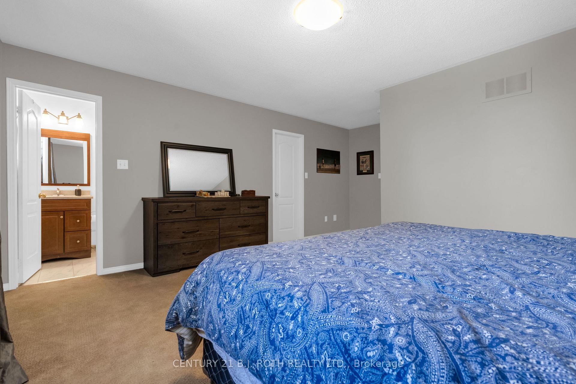 Photo 23 of 102 Holgate Street, Barrie, Allandale — HOMEH