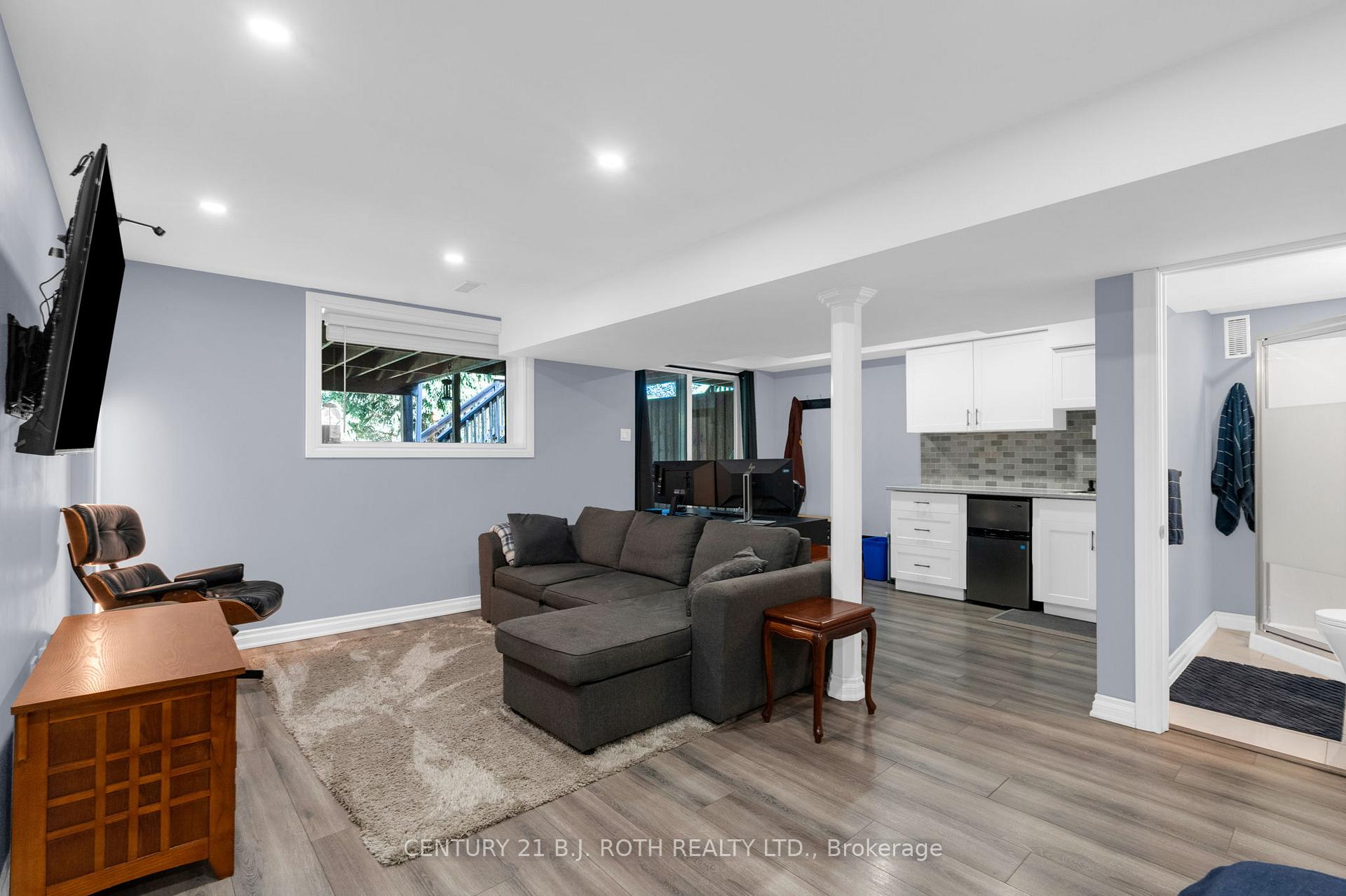 Photo 30 of 102 Holgate Street, Barrie, Allandale — HOMEH