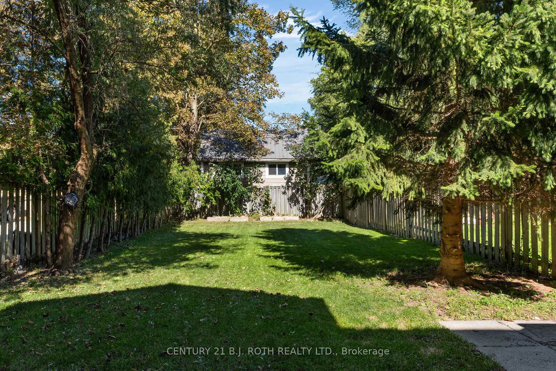 Photo 40 of 102 Holgate Street, Barrie, Allandale — HOMEH