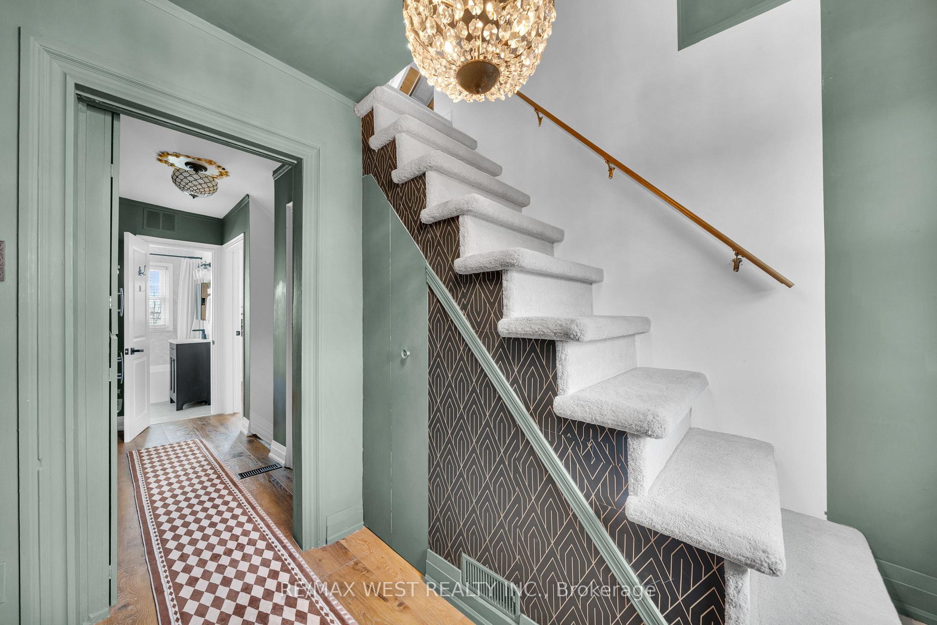 Photo 6 of 259 Sixth Street, Etobicoke, New Toronto — HOMEH