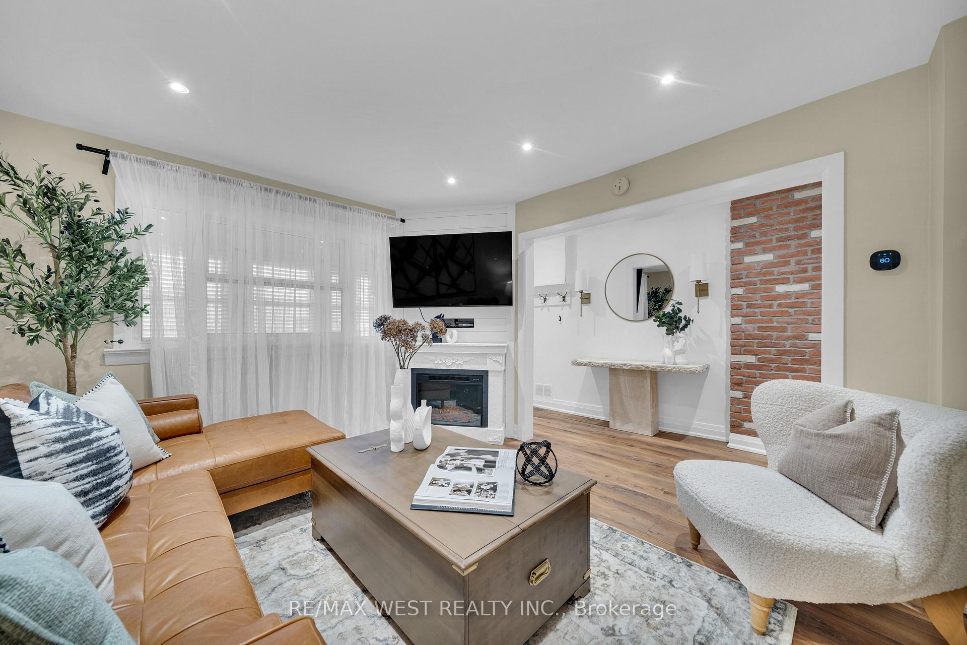 Photo 8 of 259 Sixth Street, Etobicoke, New Toronto — HOMEH