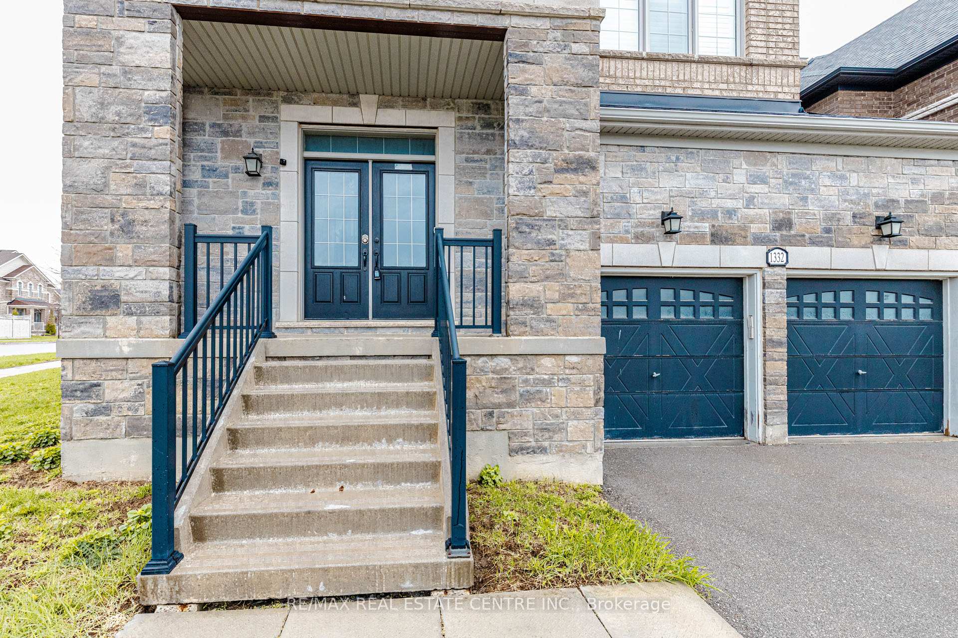 Photo 2 of 1332 Blackmore Street, Innisfil, Alcona — HOMEH