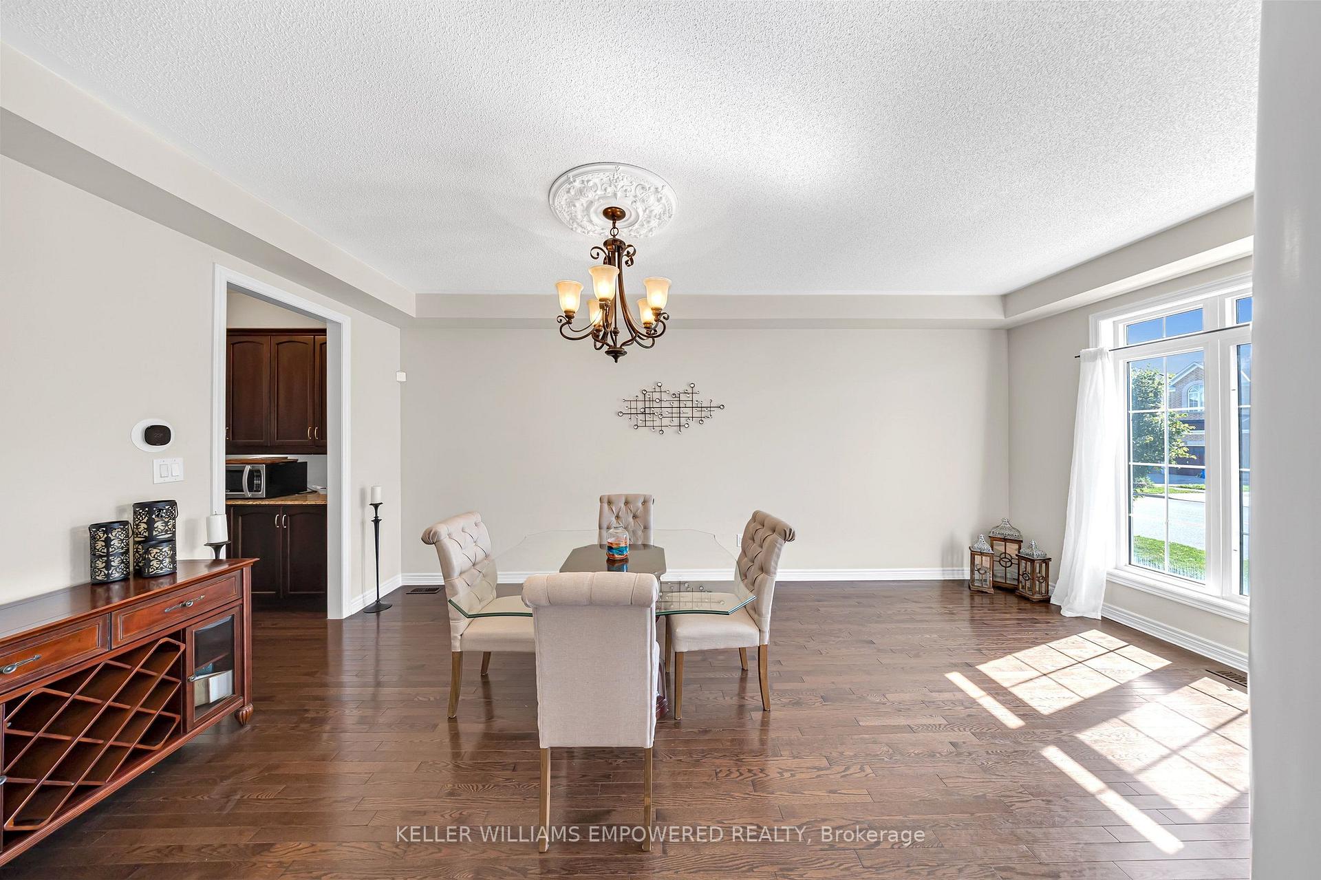 Photo 5 of 70 Retreat Boulevard, Vaughan, Vellore Village — HOMEH