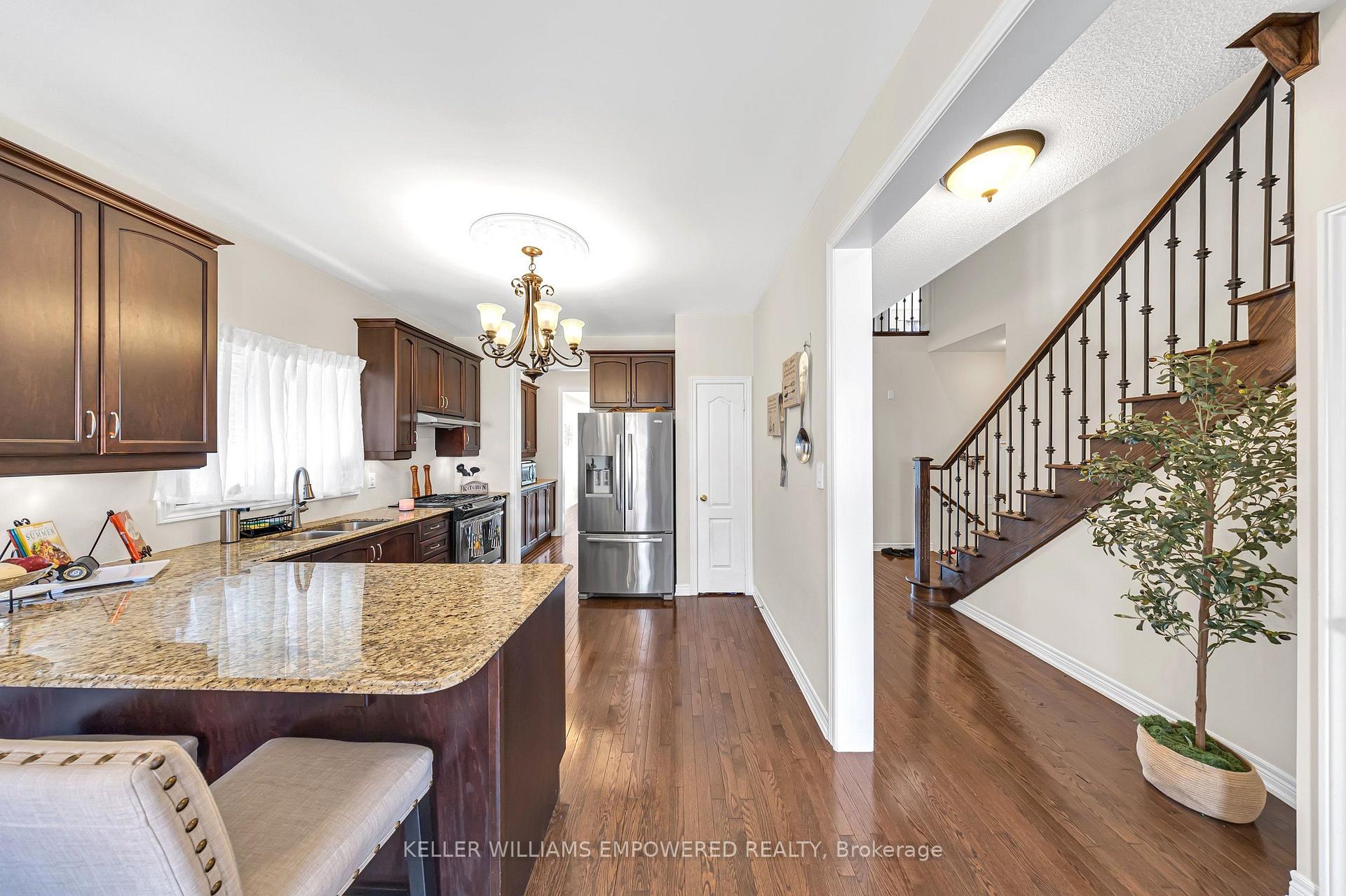 Photo 6 of 70 Retreat Boulevard, Vaughan, Vellore Village — HOMEH