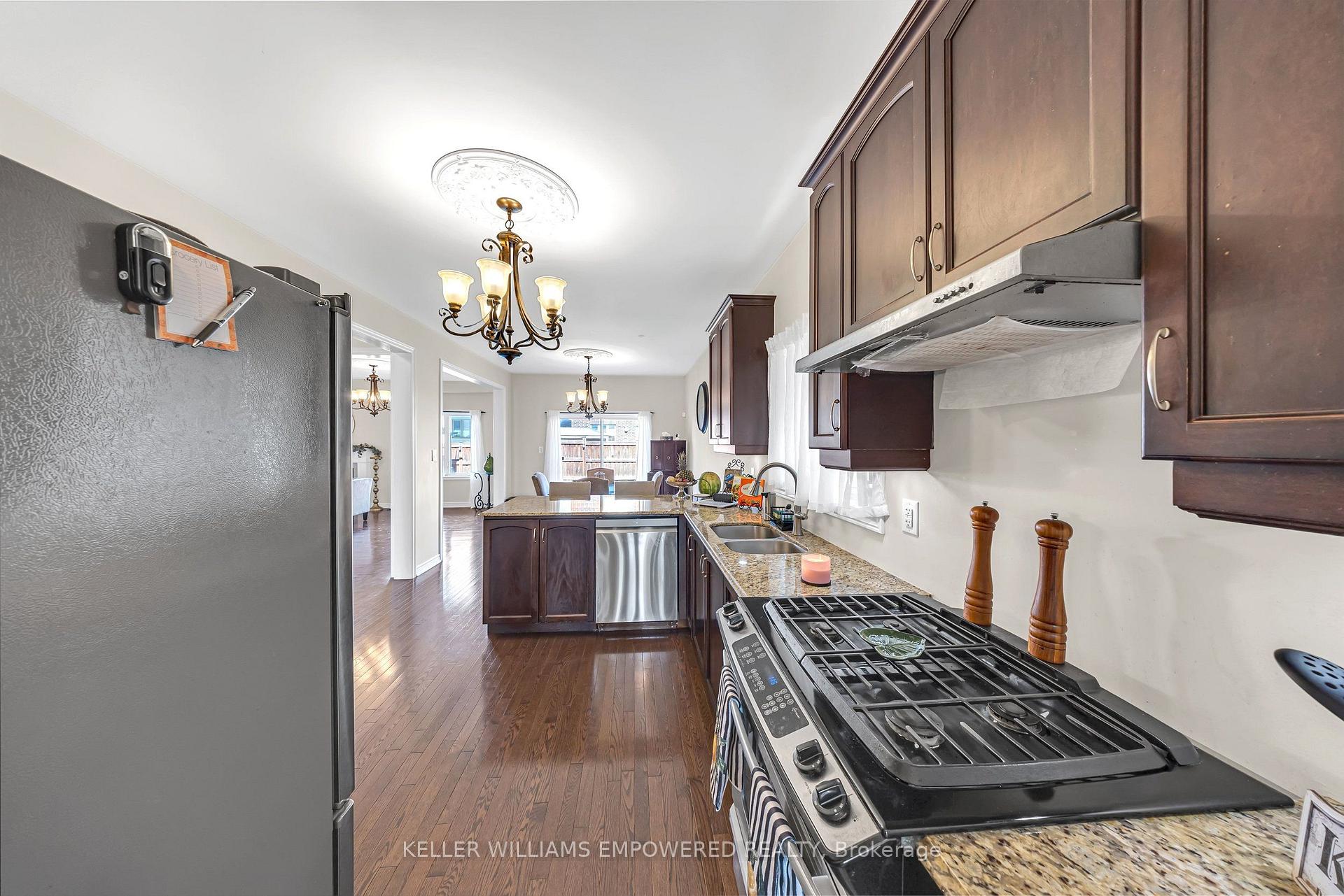 Photo 7 of 70 Retreat Boulevard, Vaughan, Vellore Village — HOMEH