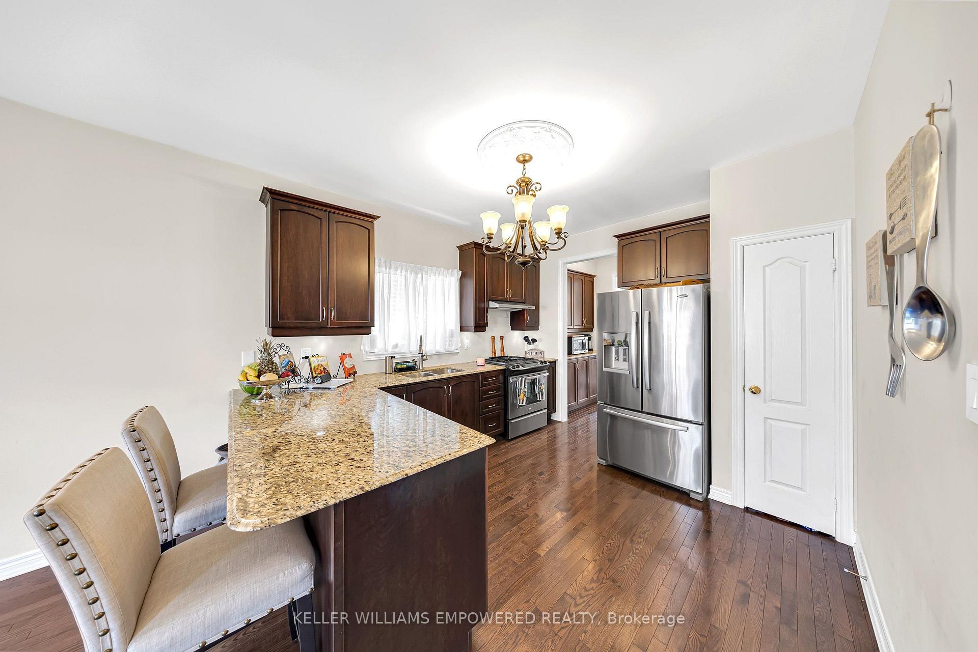 Photo 8 of 70 Retreat Boulevard, Vaughan, Vellore Village — HOMEH