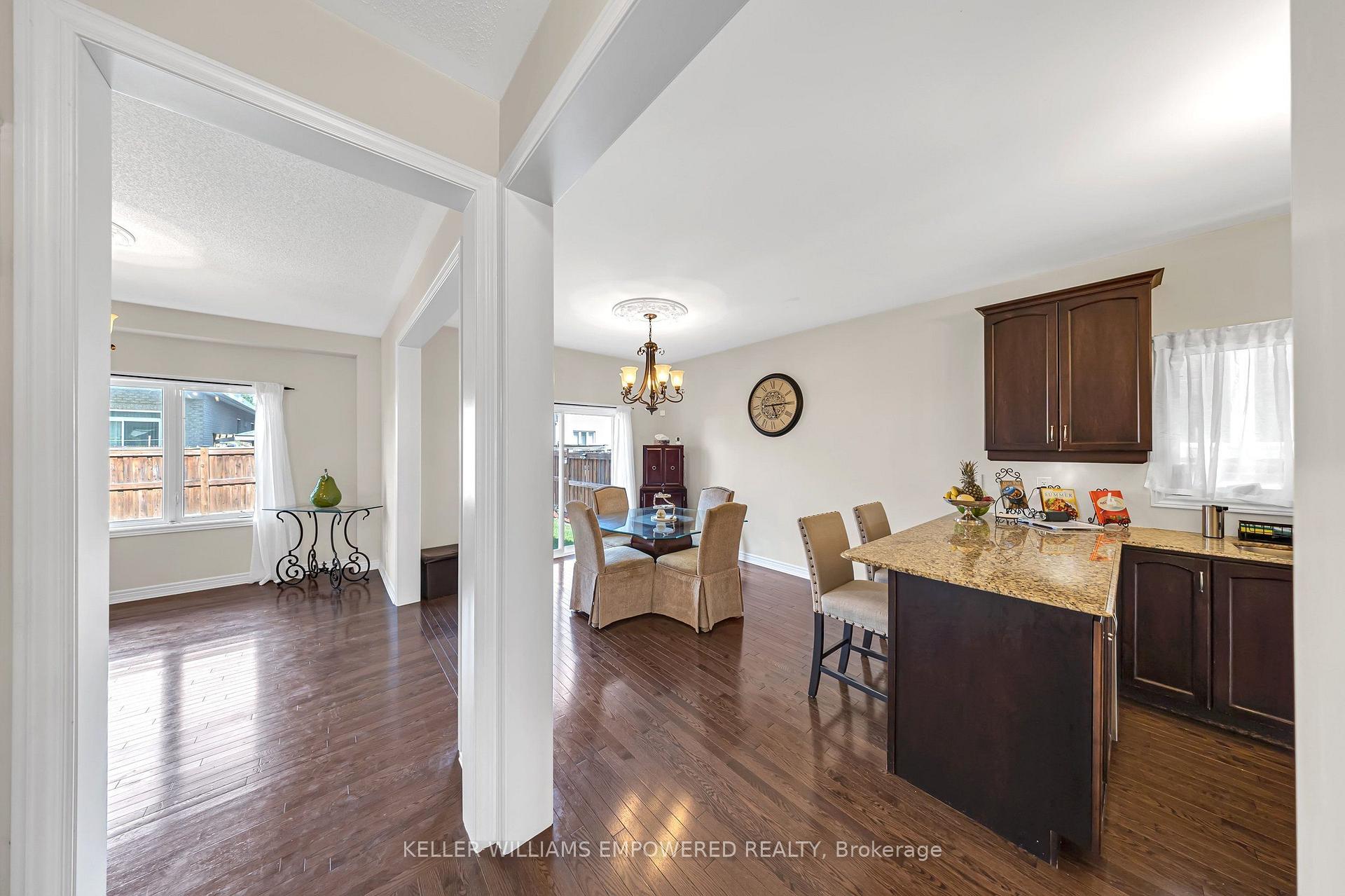 Photo 10 of 70 Retreat Boulevard, Vaughan, Vellore Village — HOMEH