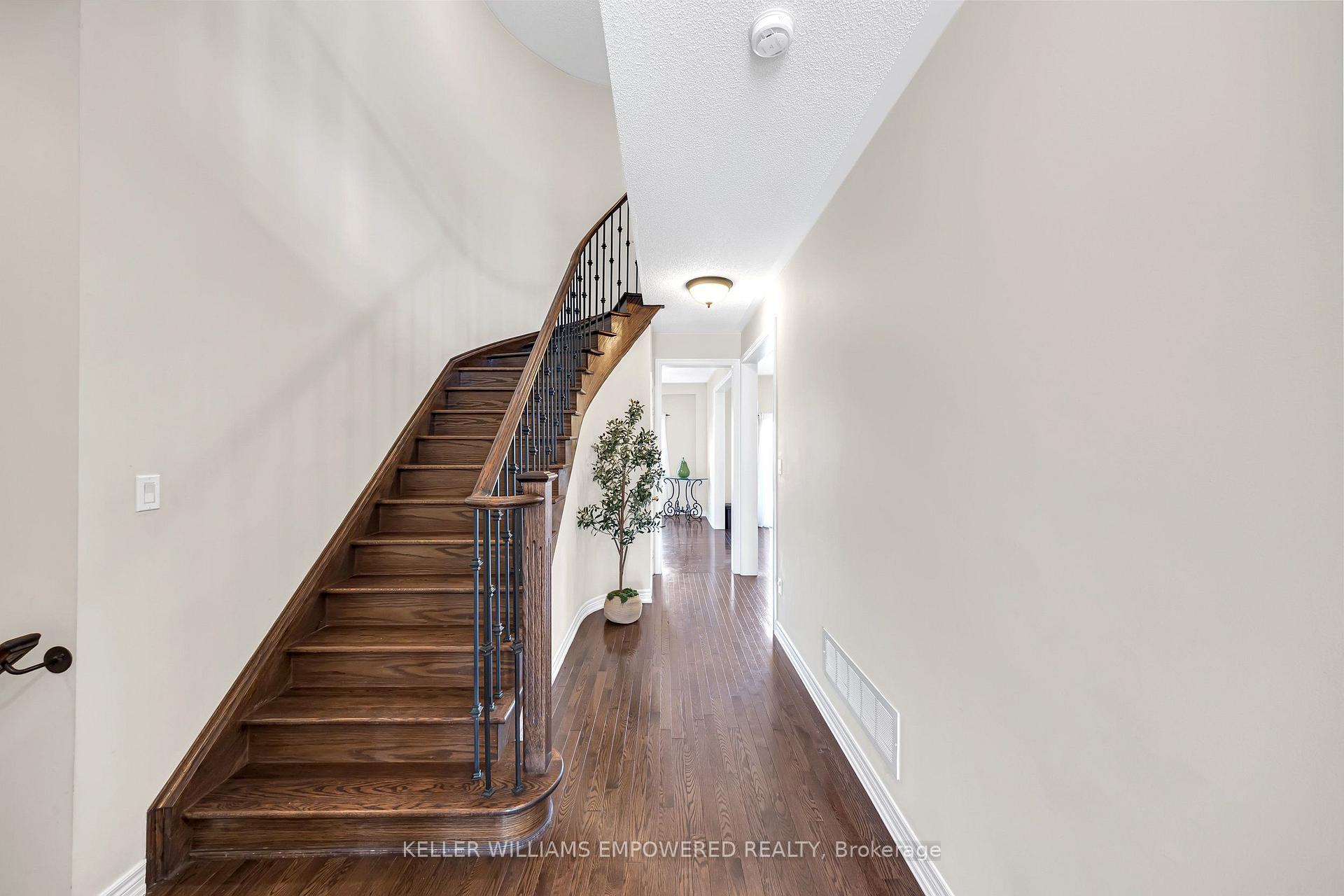 Photo 17 of 70 Retreat Boulevard, Vaughan, Vellore Village — HOMEH