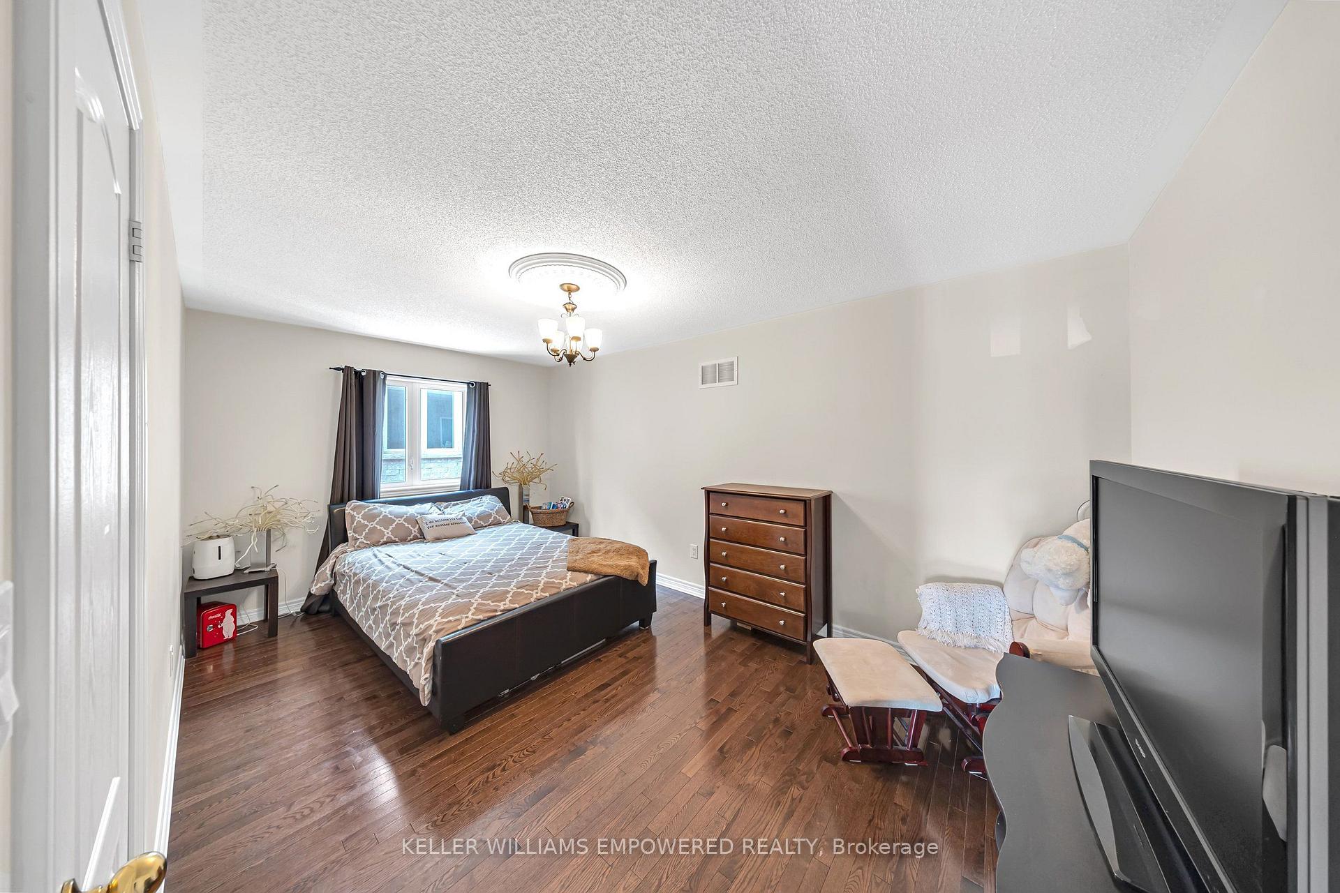 Photo 23 of 70 Retreat Boulevard, Vaughan, Vellore Village — HOMEH
