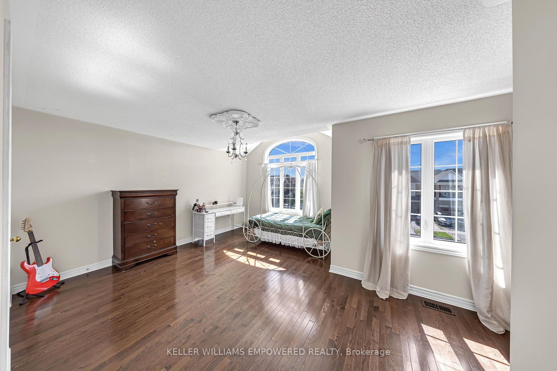 Photo 24 of 70 Retreat Boulevard, Vaughan, Vellore Village — HOMEH
