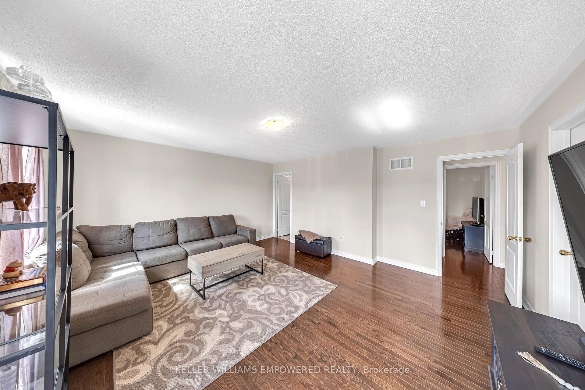 Photo 28 of 70 Retreat Boulevard, Vaughan, Vellore Village — HOMEH
