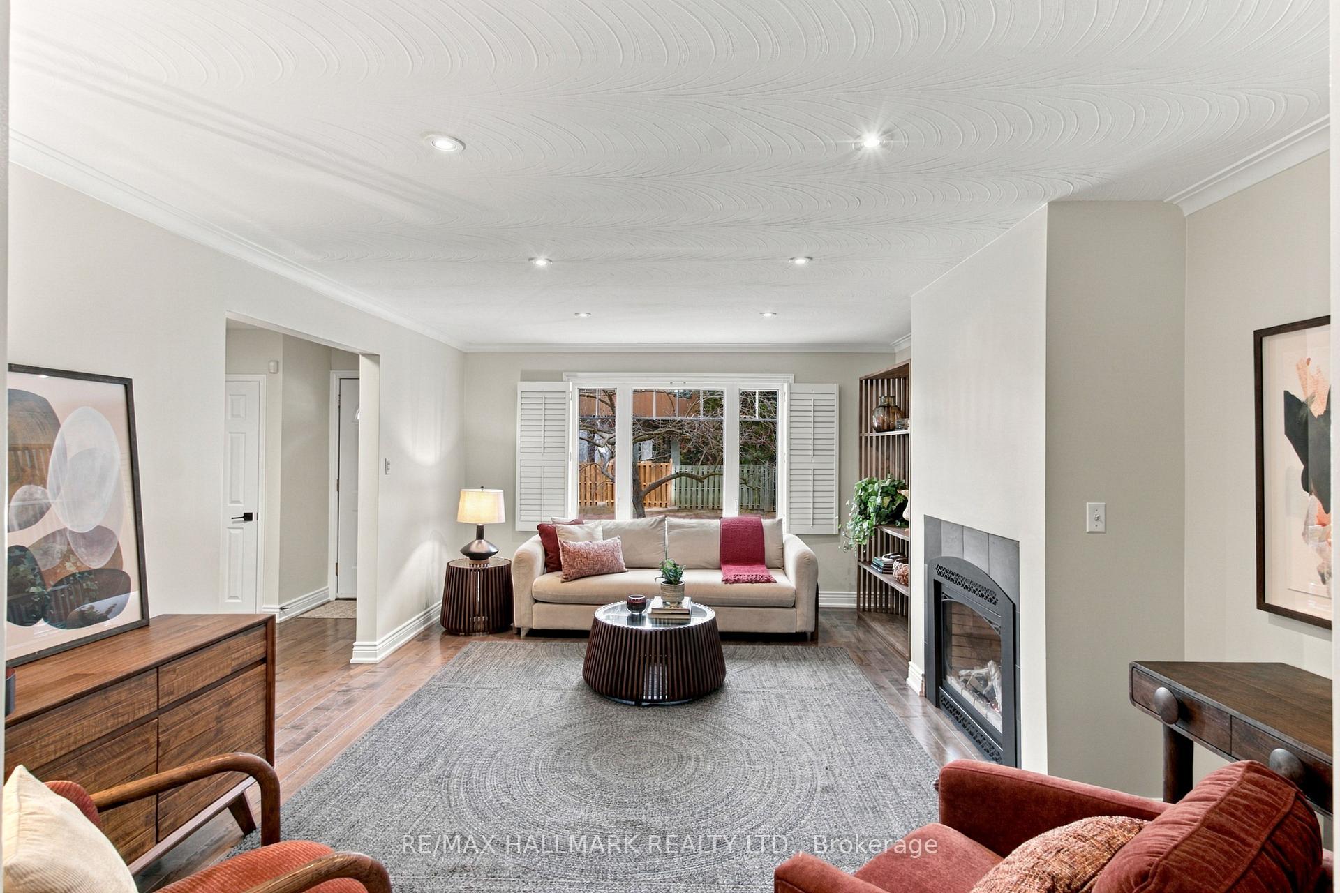 Photo 10 of 35 Love Crescent, Toronto, East End-Danforth — HOMEH