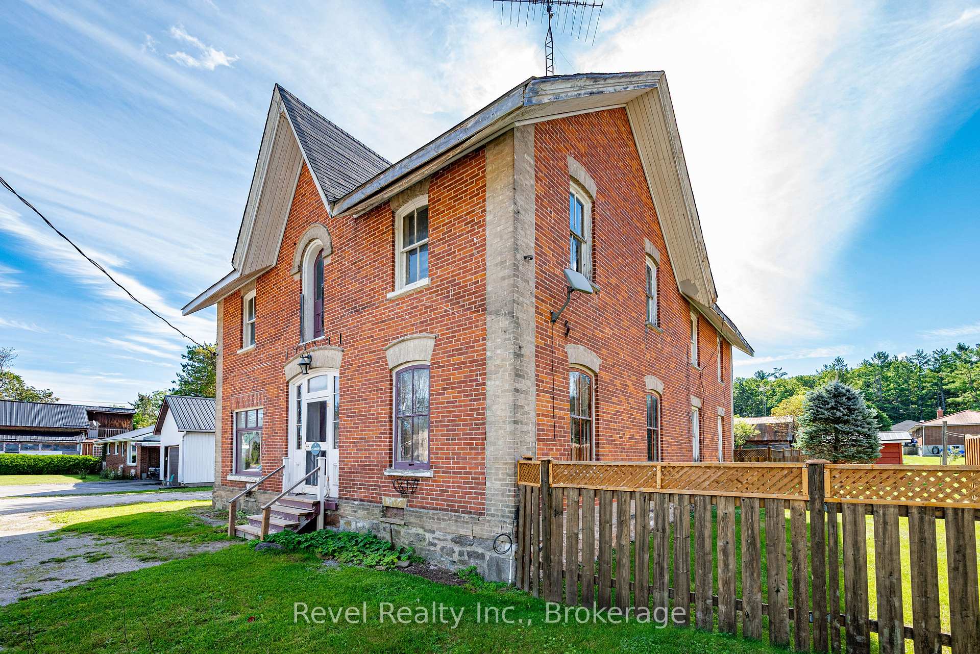 Photo 3 of 1014 Portage Road, Kawartha Lakes, Eldon — HOMEH