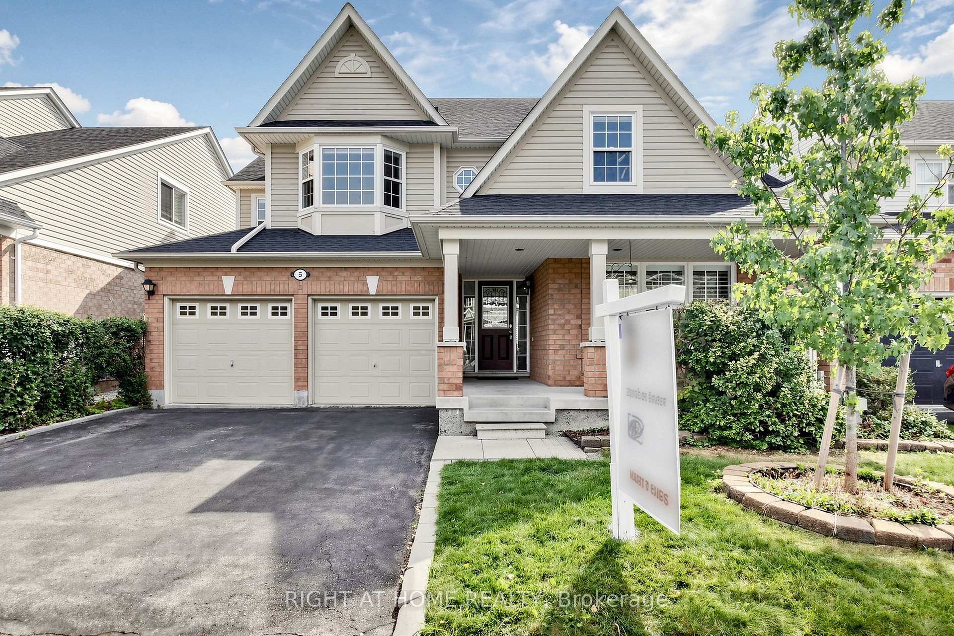 Photo 1 of 5 Mendoza Drive, Brampton, Fletcher's Meadow — HOMEH