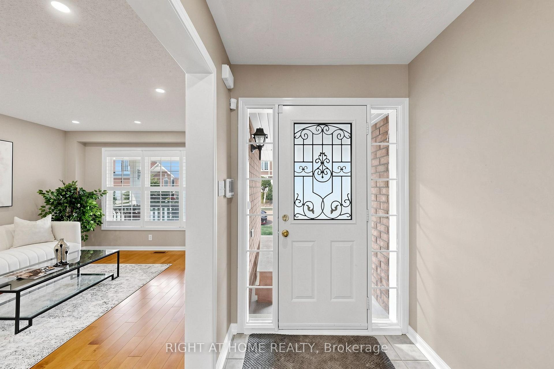 Photo 3 of 5 Mendoza Drive, Brampton, Fletcher's Meadow — HOMEH