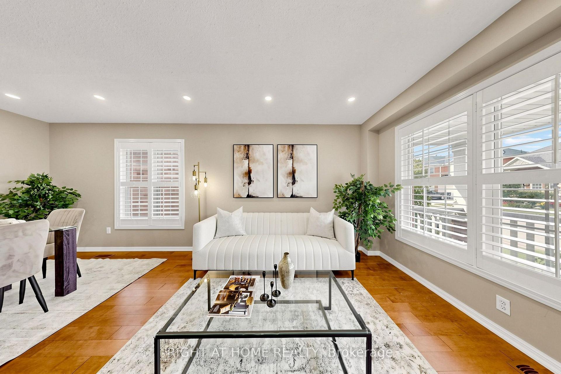 Photo 6 of 5 Mendoza Drive, Brampton, Fletcher's Meadow — HOMEH