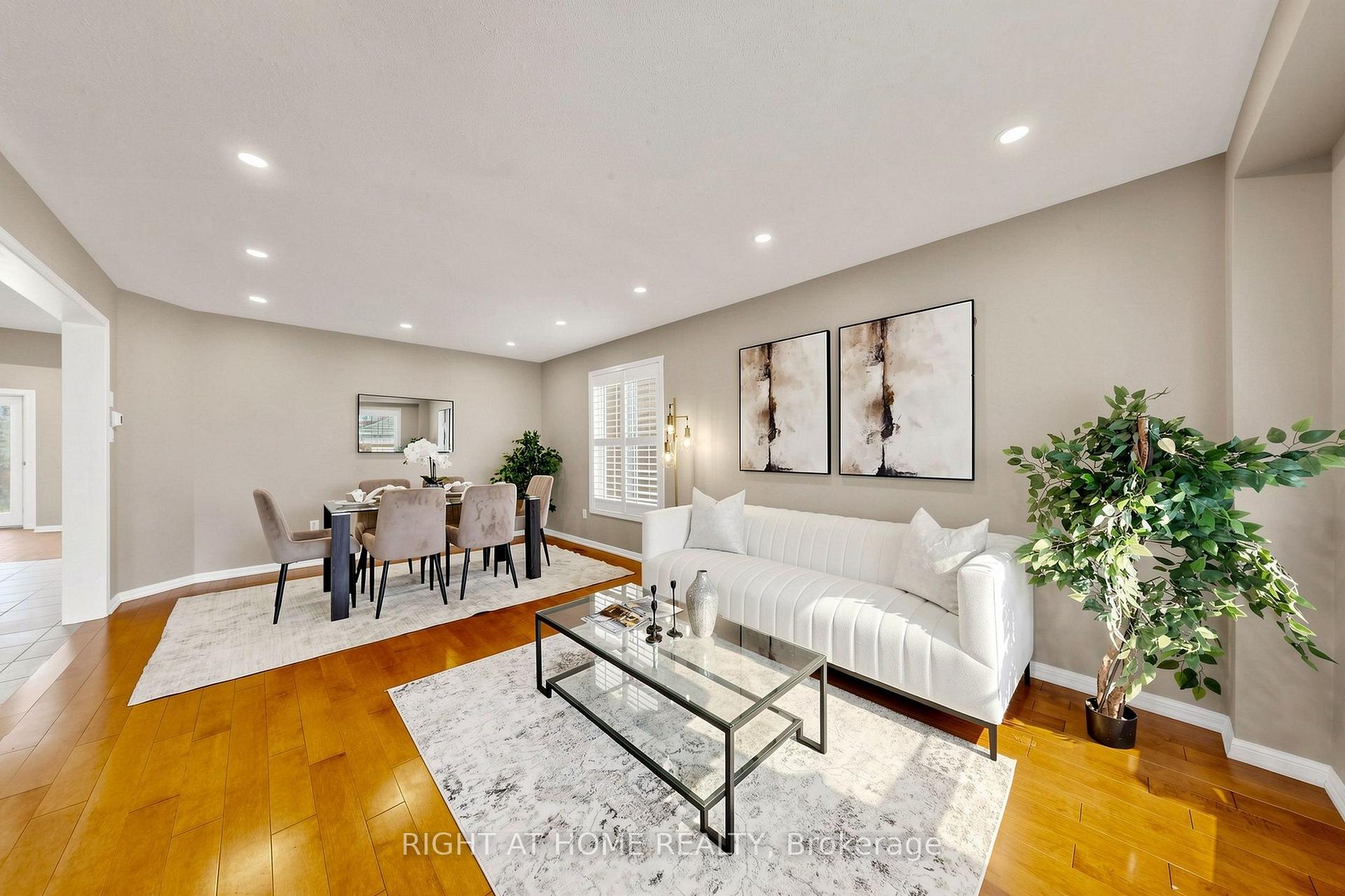 Photo 7 of 5 Mendoza Drive, Brampton, Fletcher's Meadow — HOMEH