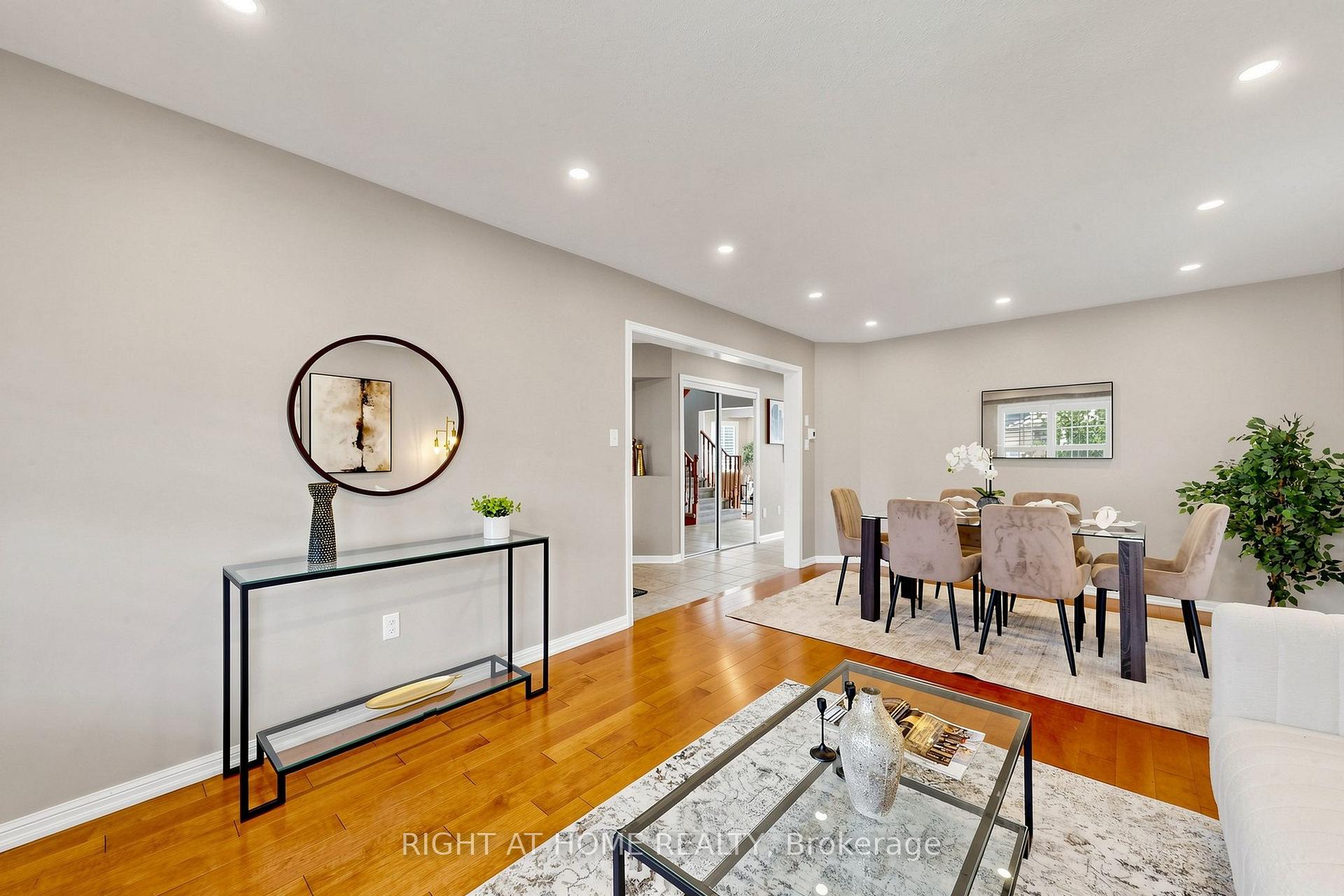 Photo 8 of 5 Mendoza Drive, Brampton, Fletcher's Meadow — HOMEH
