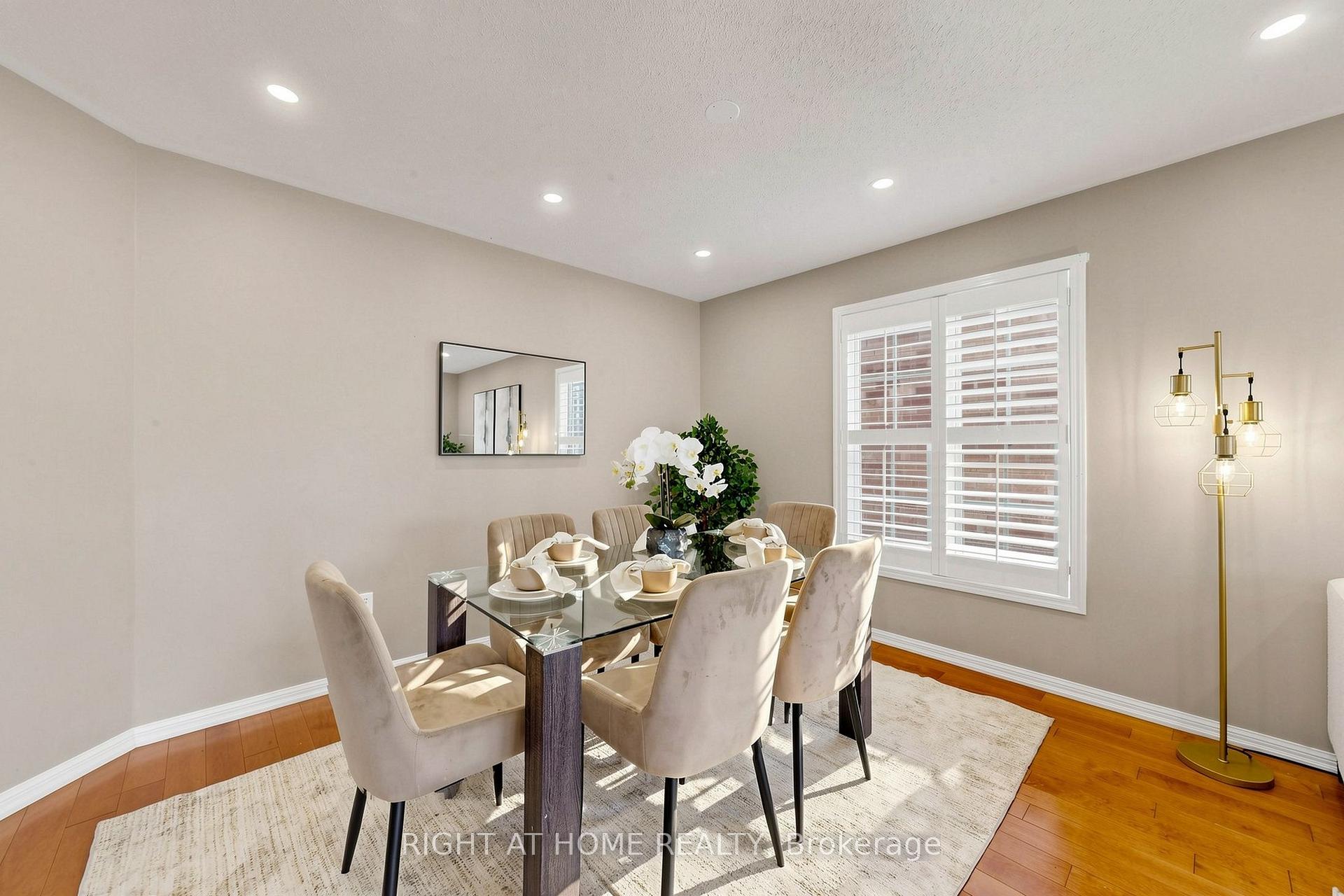 Photo 9 of 5 Mendoza Drive, Brampton, Fletcher's Meadow — HOMEH