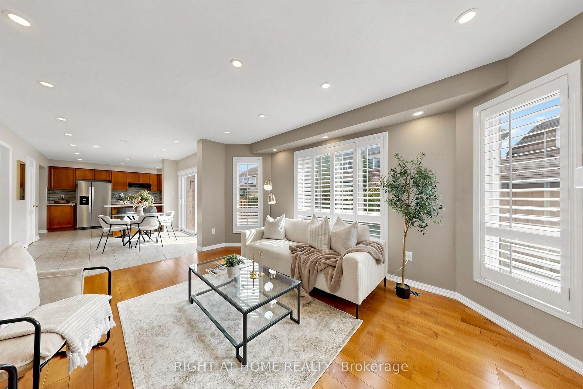 Photo 12 of 5 Mendoza Drive, Brampton, Fletcher's Meadow — HOMEH