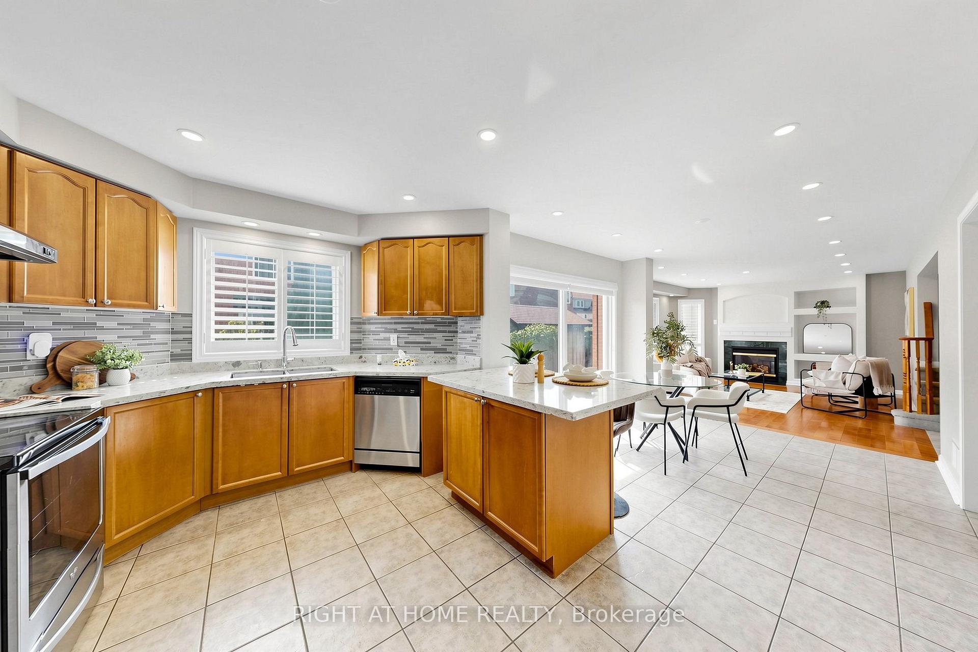 Photo 15 of 5 Mendoza Drive, Brampton, Fletcher's Meadow — HOMEH