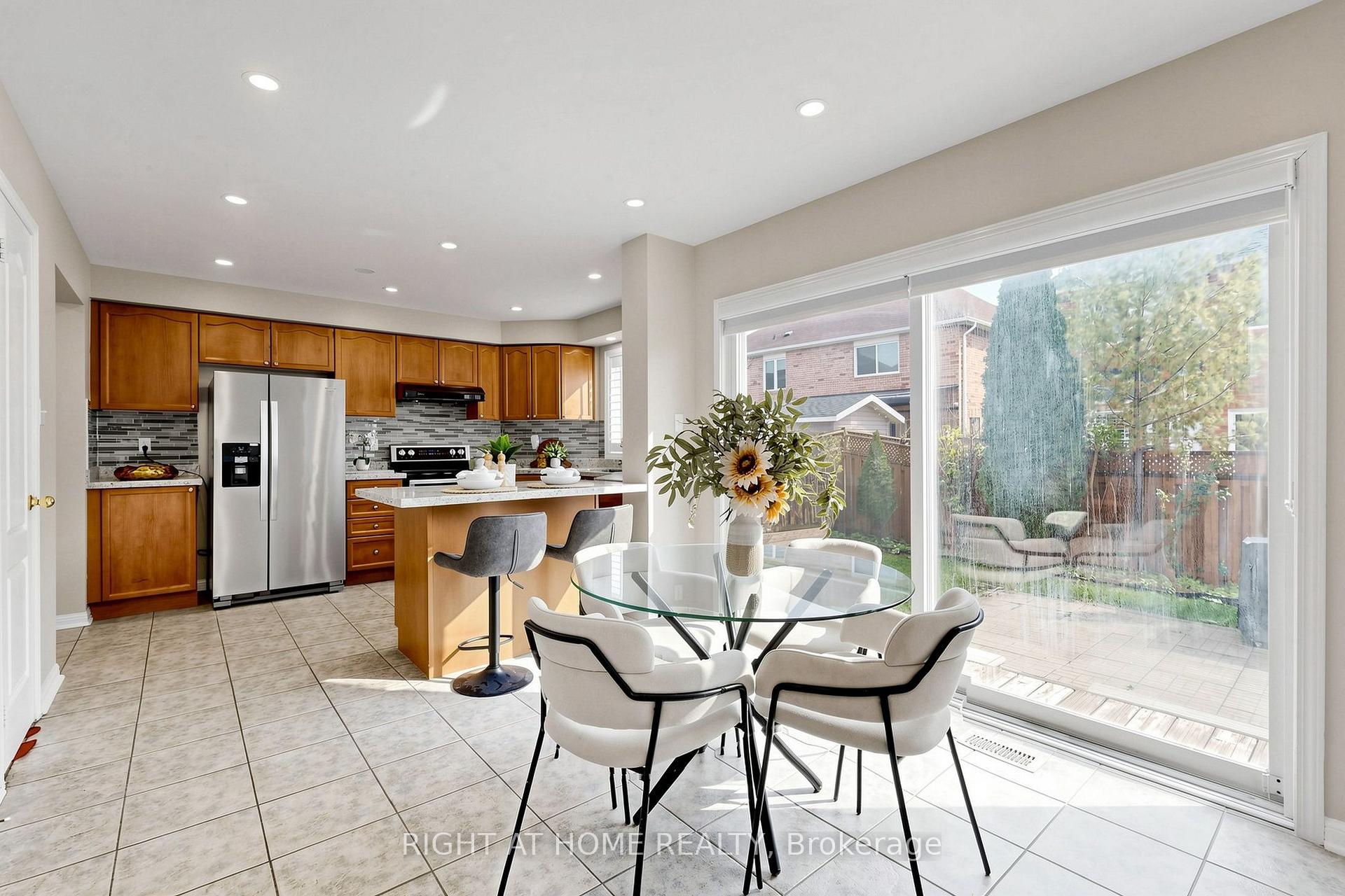 Photo 16 of 5 Mendoza Drive, Brampton, Fletcher's Meadow — HOMEH