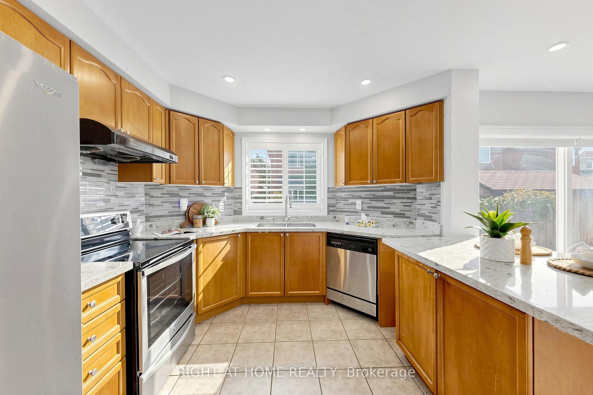 Photo 18 of 5 Mendoza Drive, Brampton, Fletcher's Meadow — HOMEH