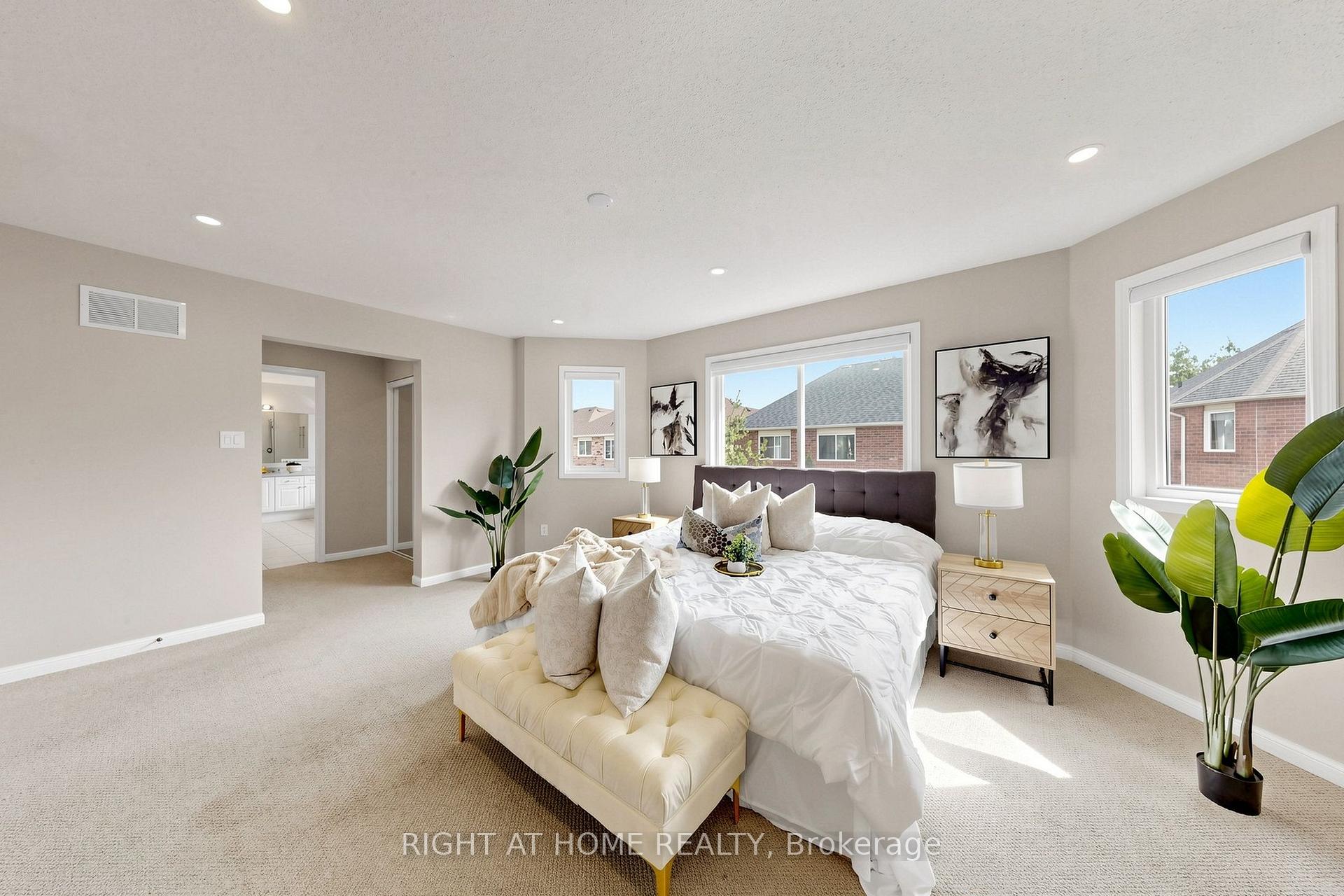 Photo 25 of 5 Mendoza Drive, Brampton, Fletcher's Meadow — HOMEH