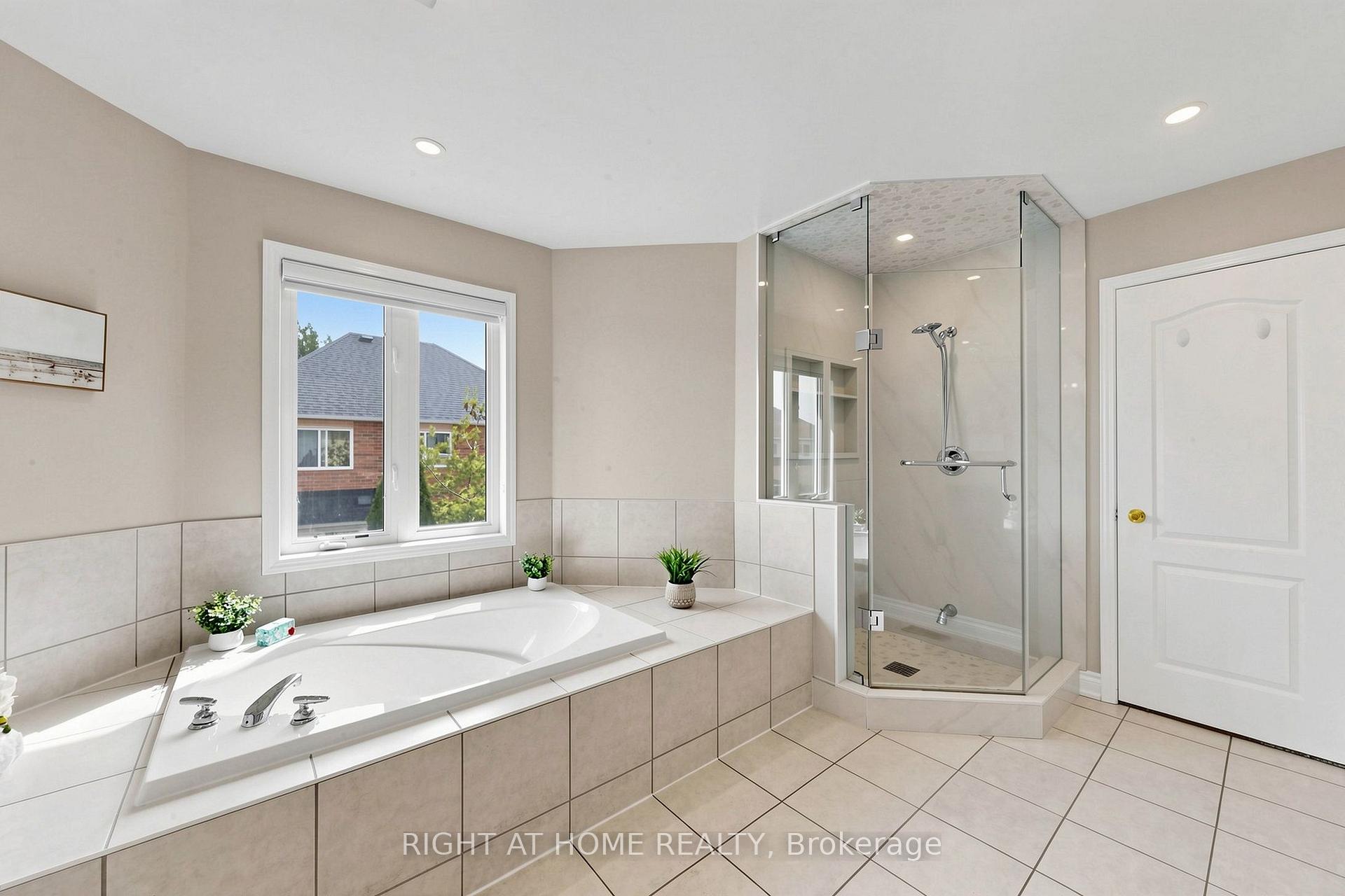 Photo 28 of 5 Mendoza Drive, Brampton, Fletcher's Meadow — HOMEH