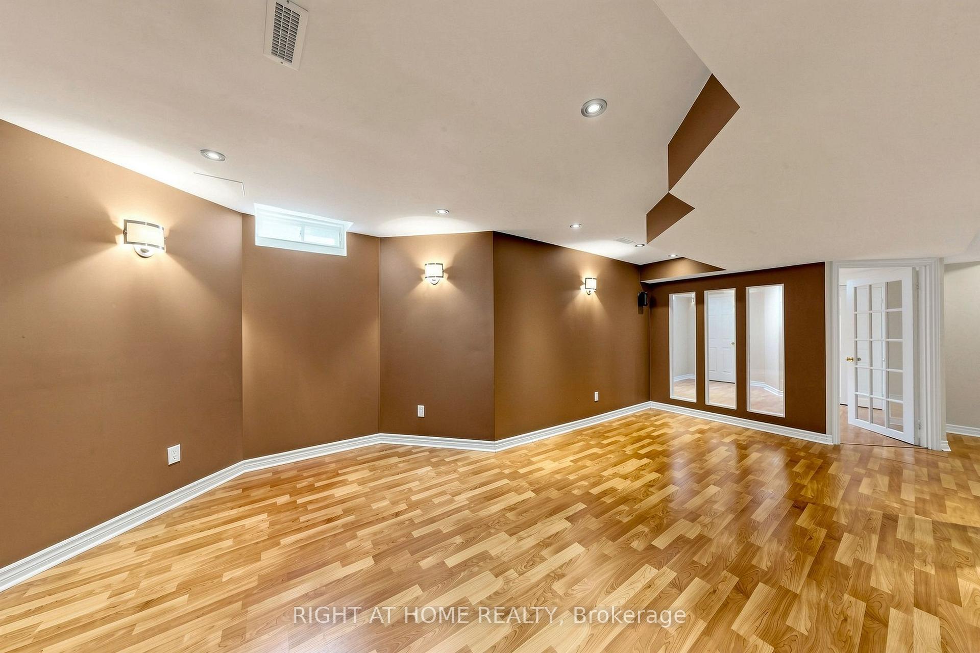 Photo 43 of 5 Mendoza Drive, Brampton, Fletcher's Meadow — HOMEH