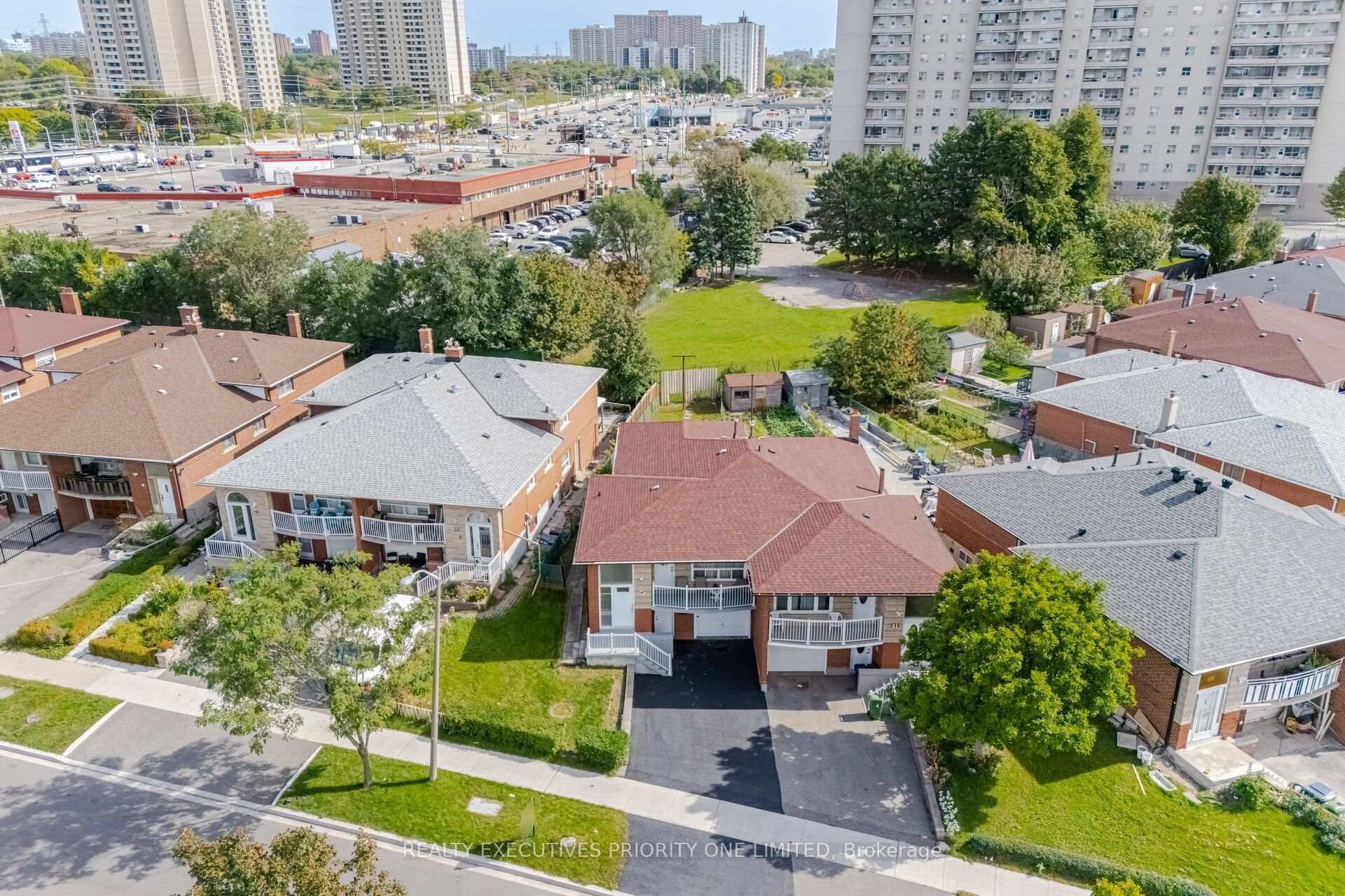 Photo 2 of 43 Elana Drive, North York, Glenfield-Jane Heights — HOMEH