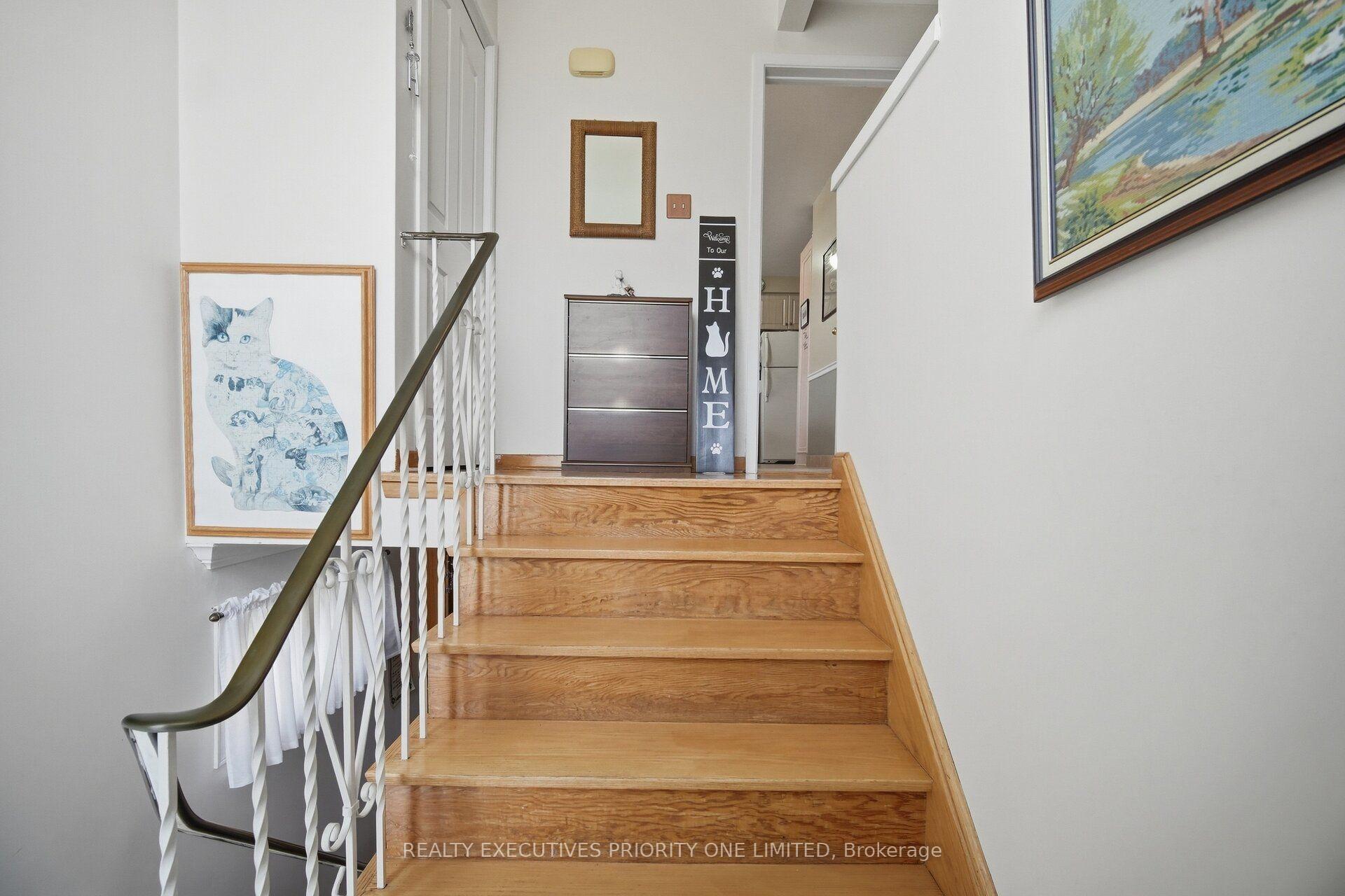 Photo 4 of 43 Elana Drive, North York, Glenfield-Jane Heights — HOMEH