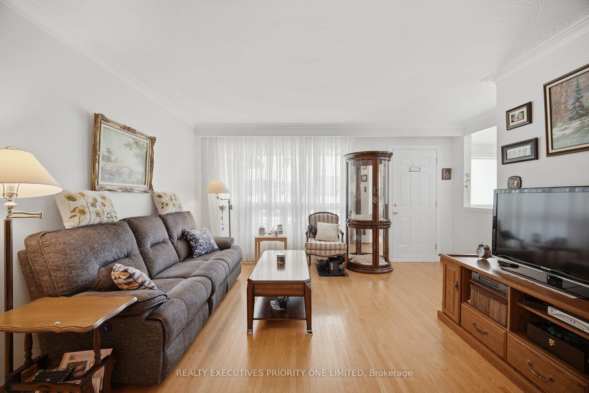 Photo 7 of 43 Elana Drive, North York, Glenfield-Jane Heights — HOMEH