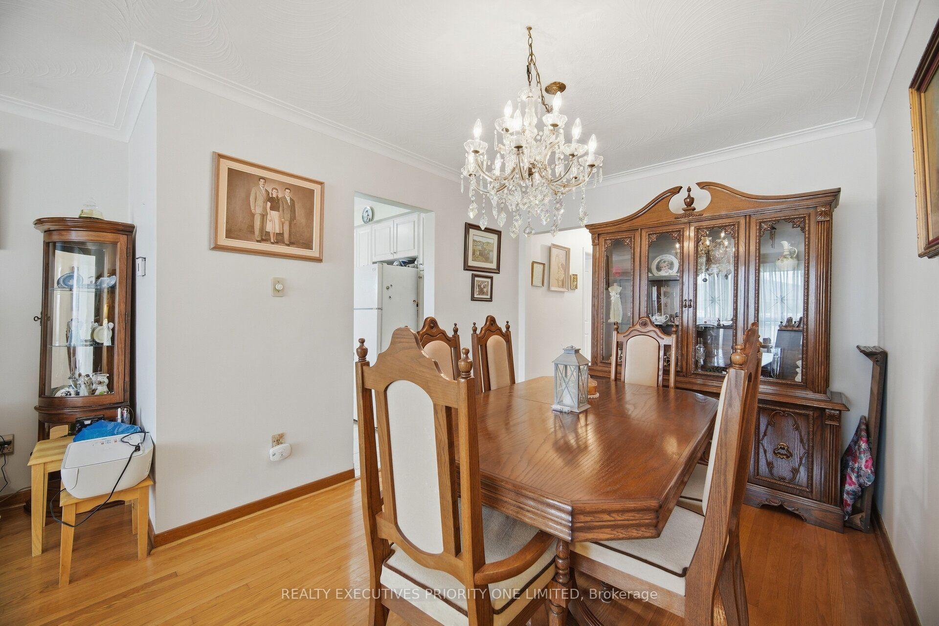 Photo 10 of 43 Elana Drive, North York, Glenfield-Jane Heights — HOMEH