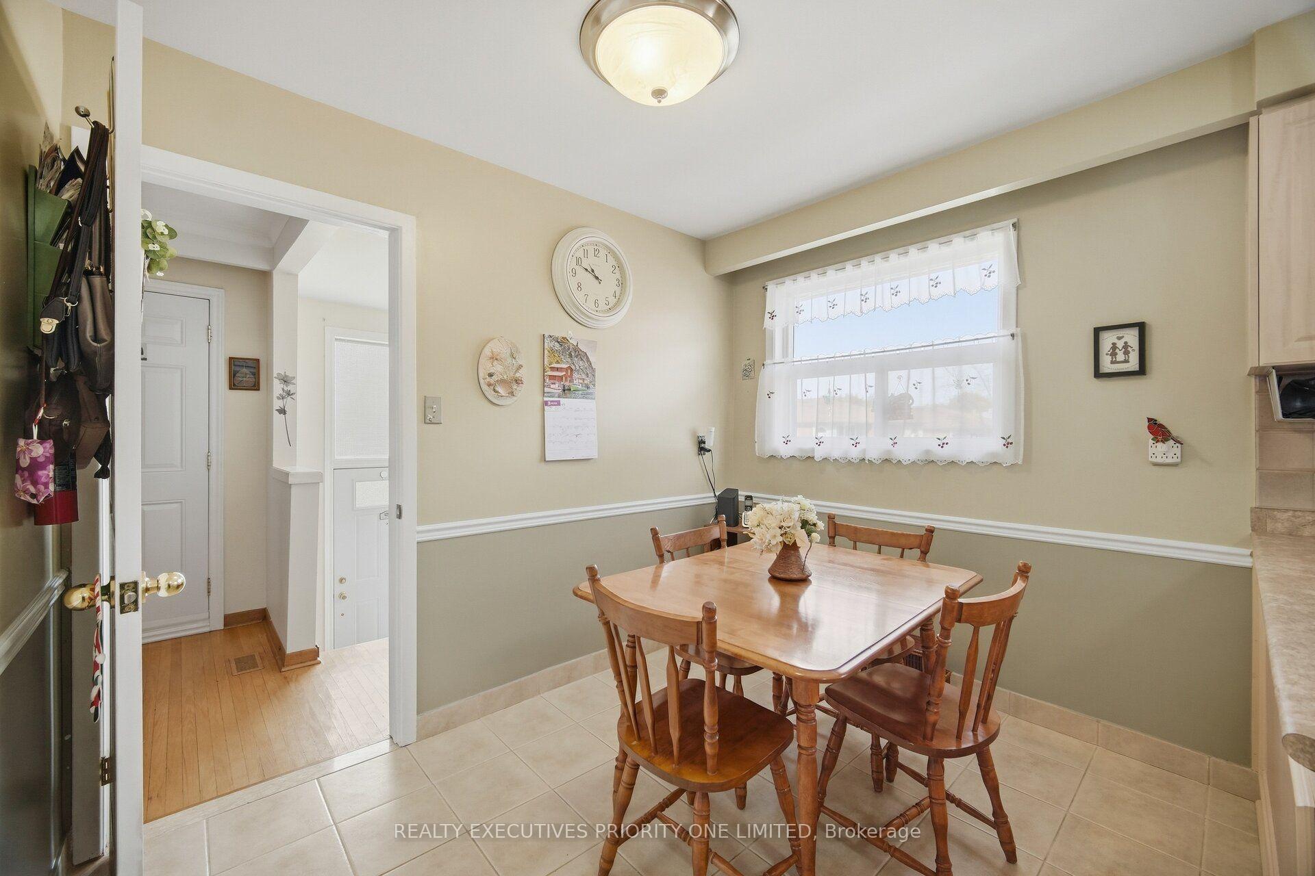 Photo 15 of 43 Elana Drive, North York, Glenfield-Jane Heights — HOMEH