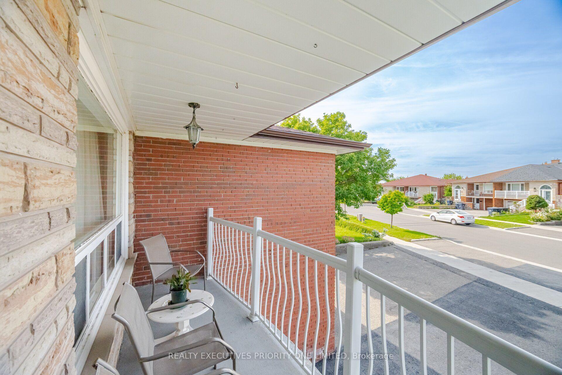 Photo 16 of 43 Elana Drive, North York, Glenfield-Jane Heights — HOMEH