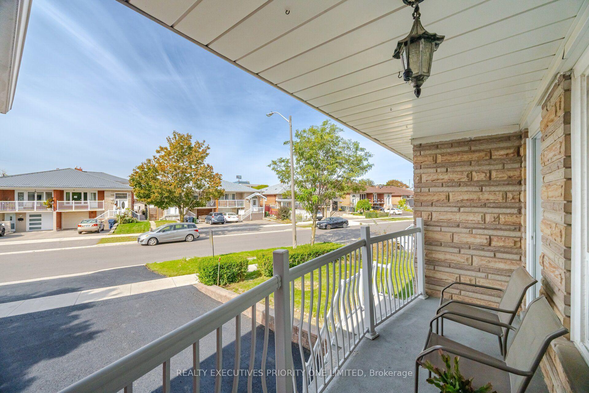 Photo 17 of 43 Elana Drive, North York, Glenfield-Jane Heights — HOMEH