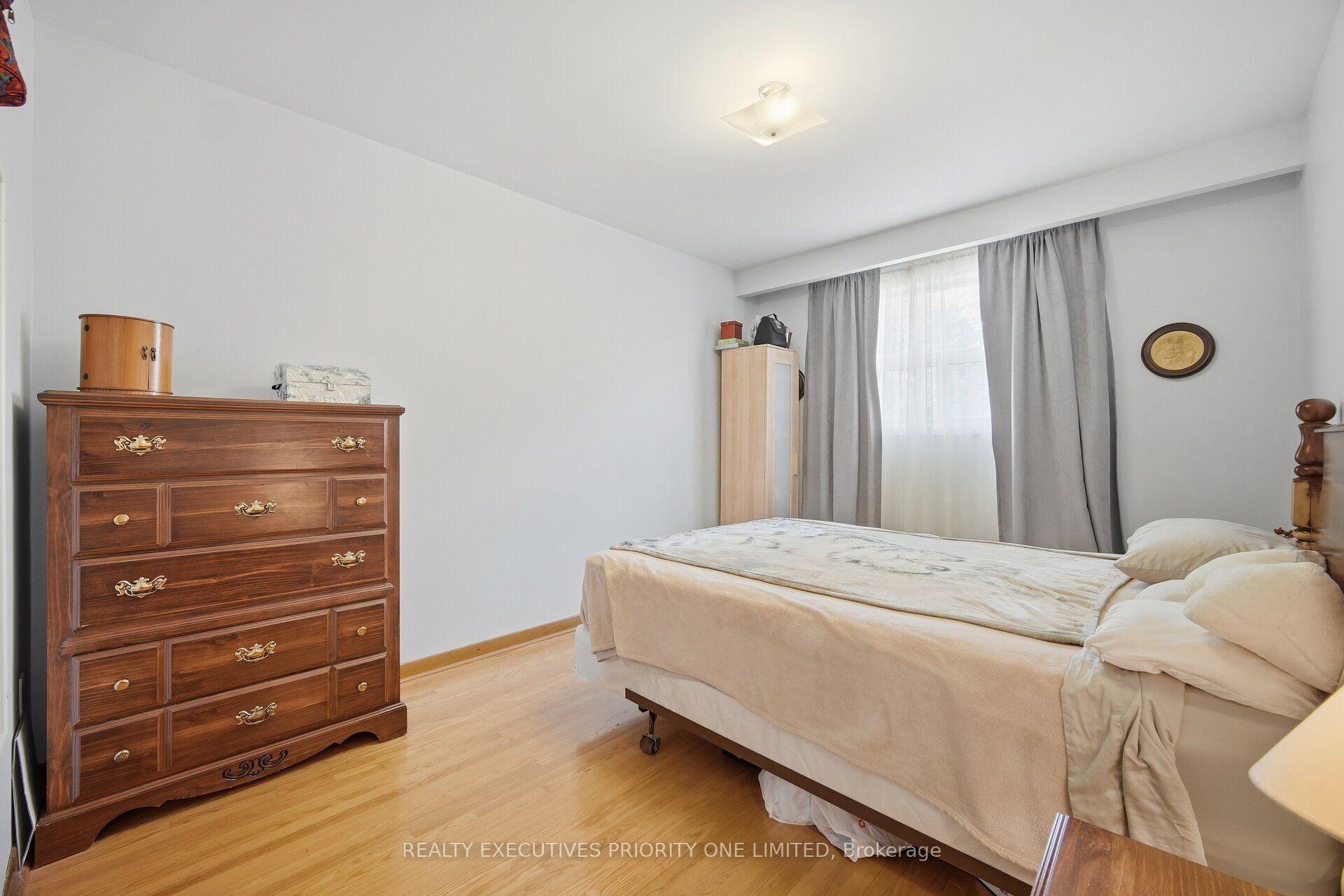 Photo 19 of 43 Elana Drive, North York, Glenfield-Jane Heights — HOMEH