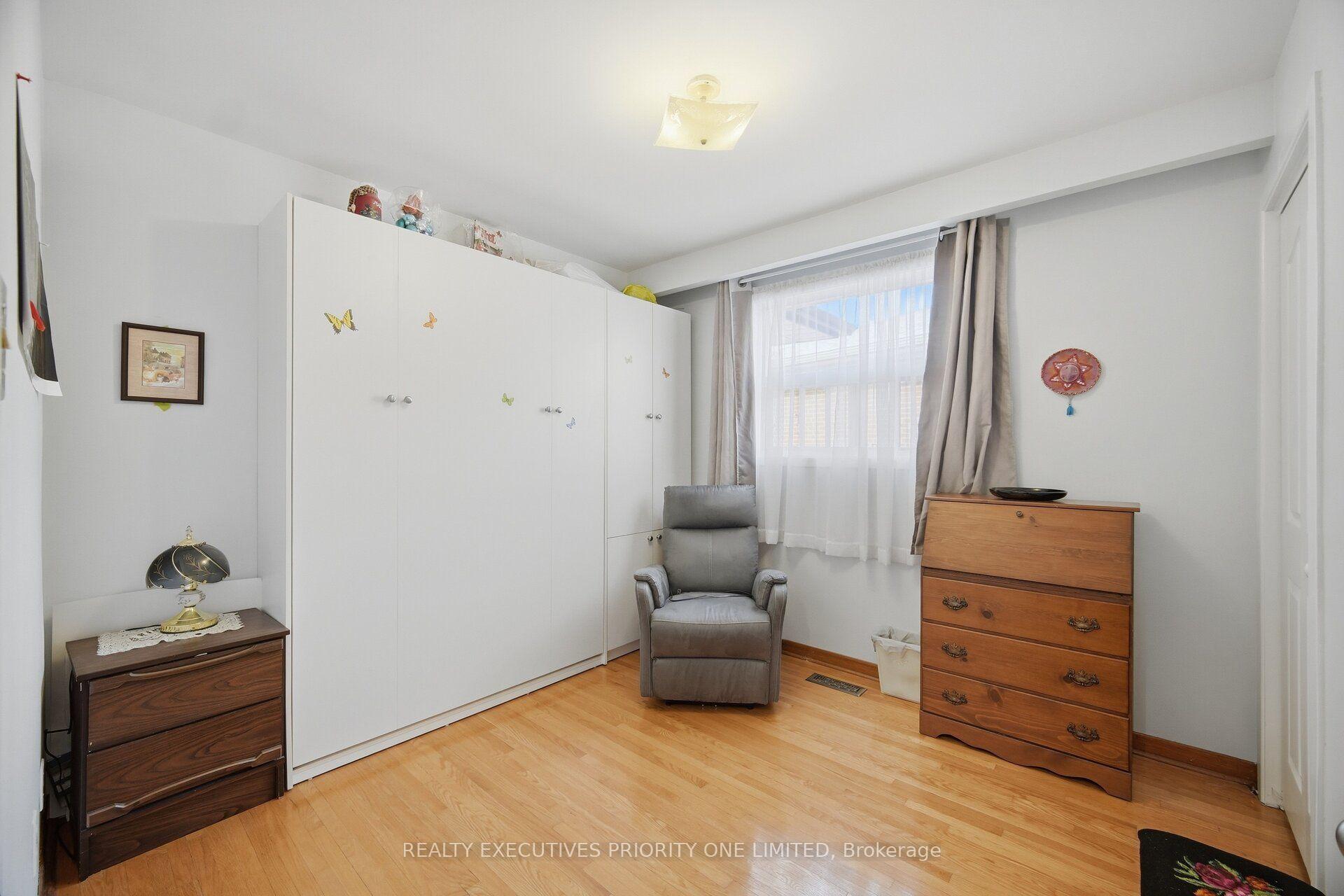 Photo 24 of 43 Elana Drive, North York, Glenfield-Jane Heights — HOMEH
