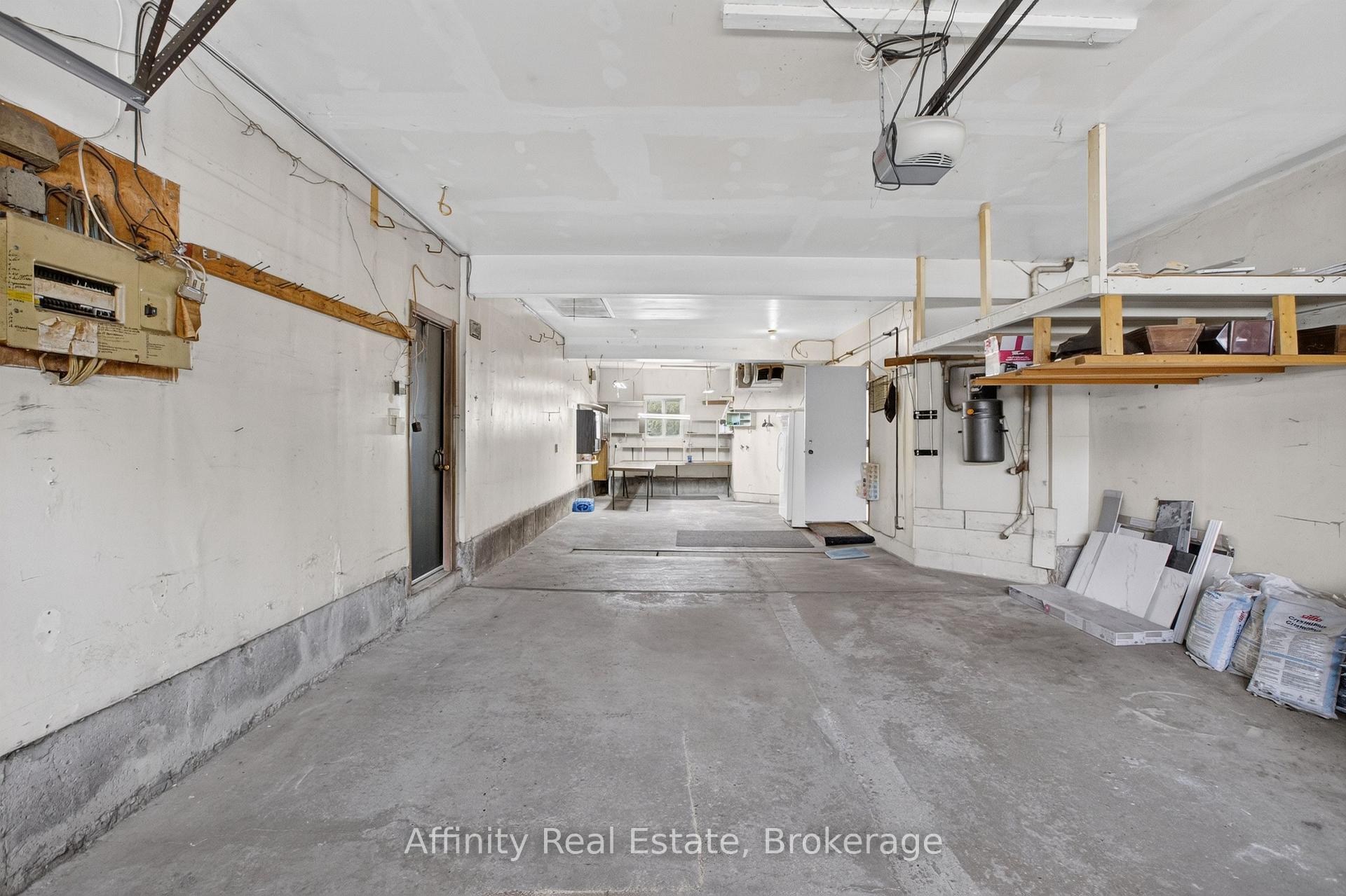 Photo 4 of 344 Driftwood Drive, Kitchener, Forest Heights — HOMEH