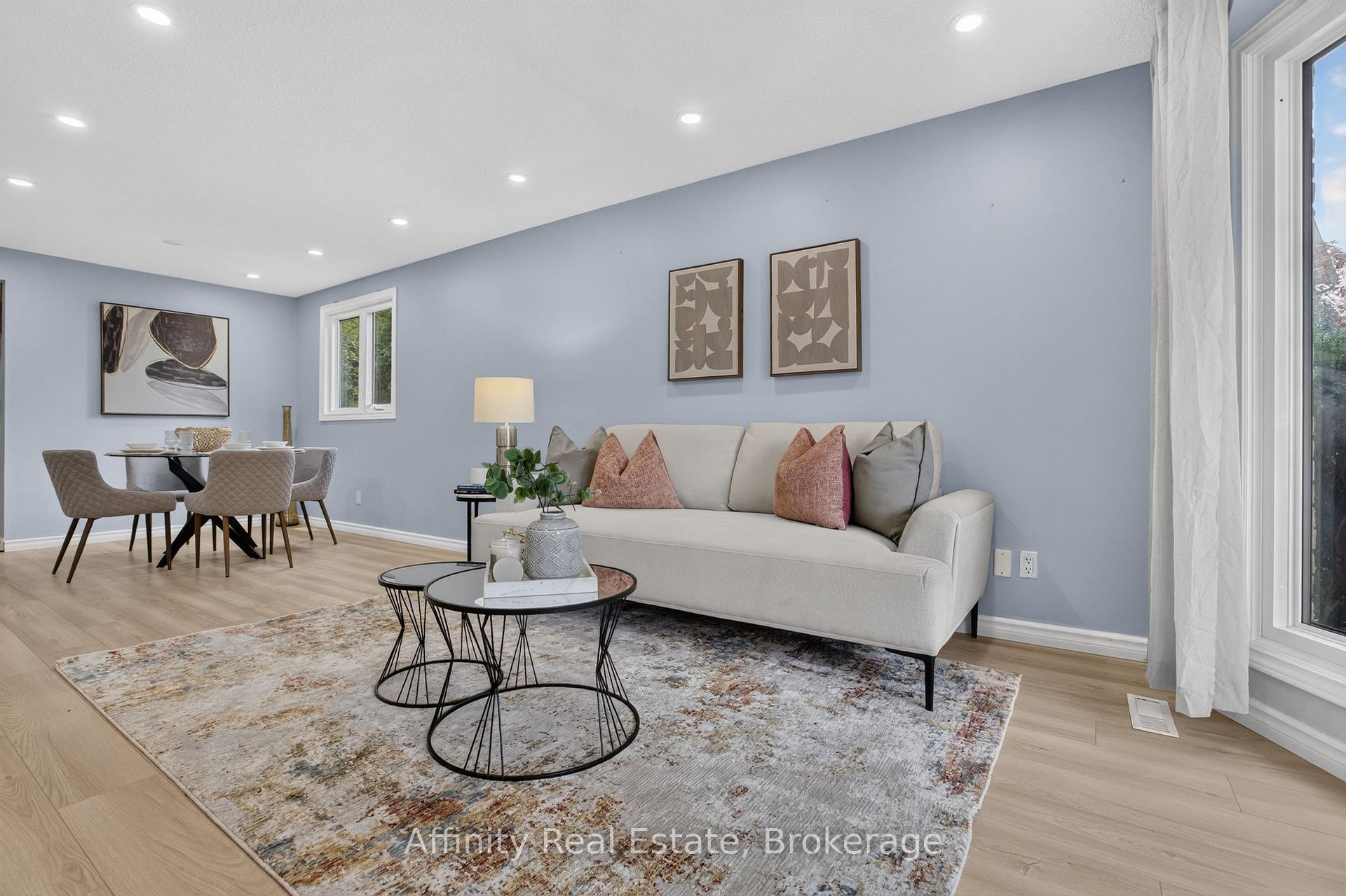 Photo 11 of 344 Driftwood Drive, Kitchener, Forest Heights — HOMEH