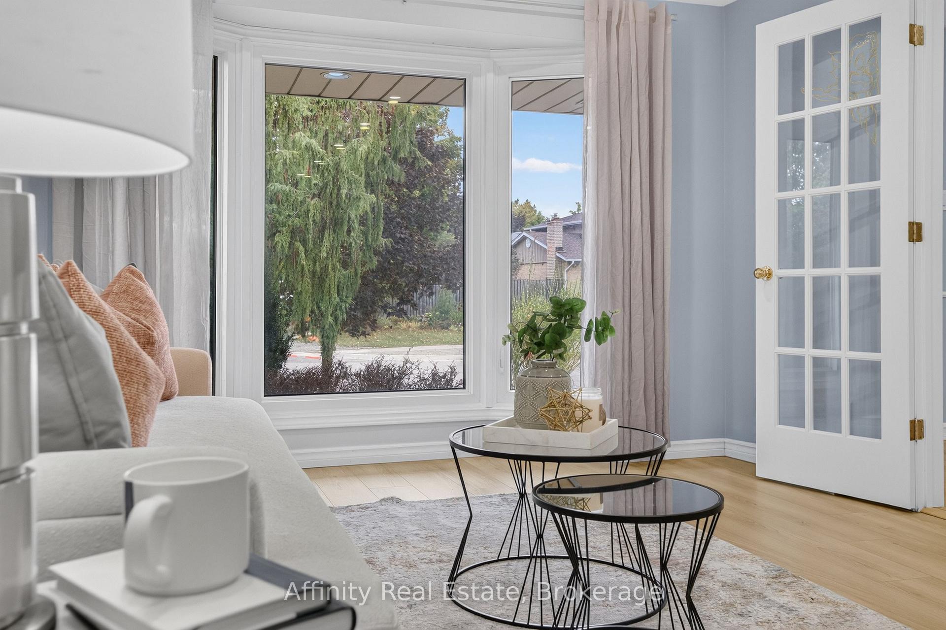 Photo 12 of 344 Driftwood Drive, Kitchener, Forest Heights — HOMEH