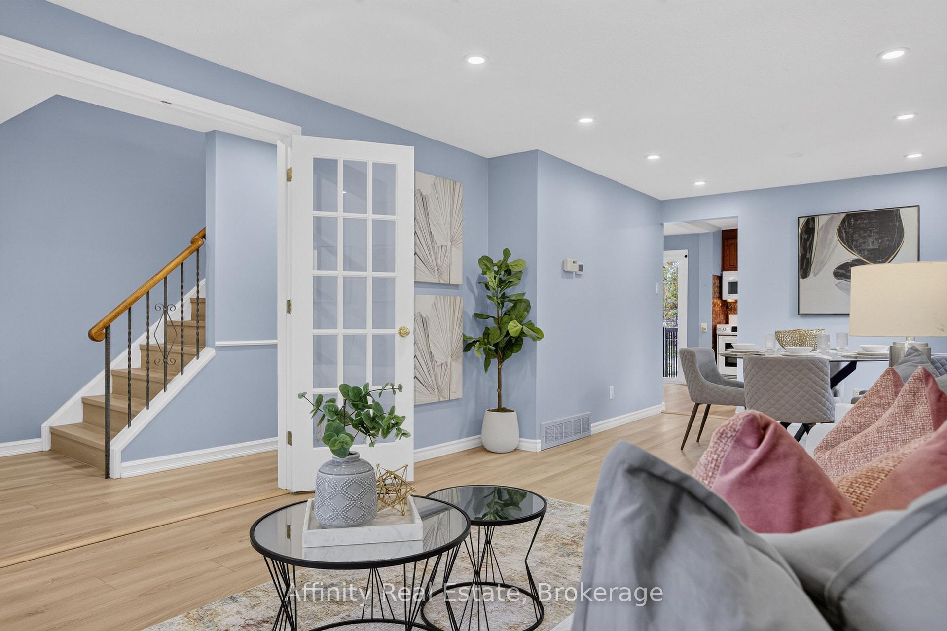 Photo 13 of 344 Driftwood Drive, Kitchener, Forest Heights — HOMEH