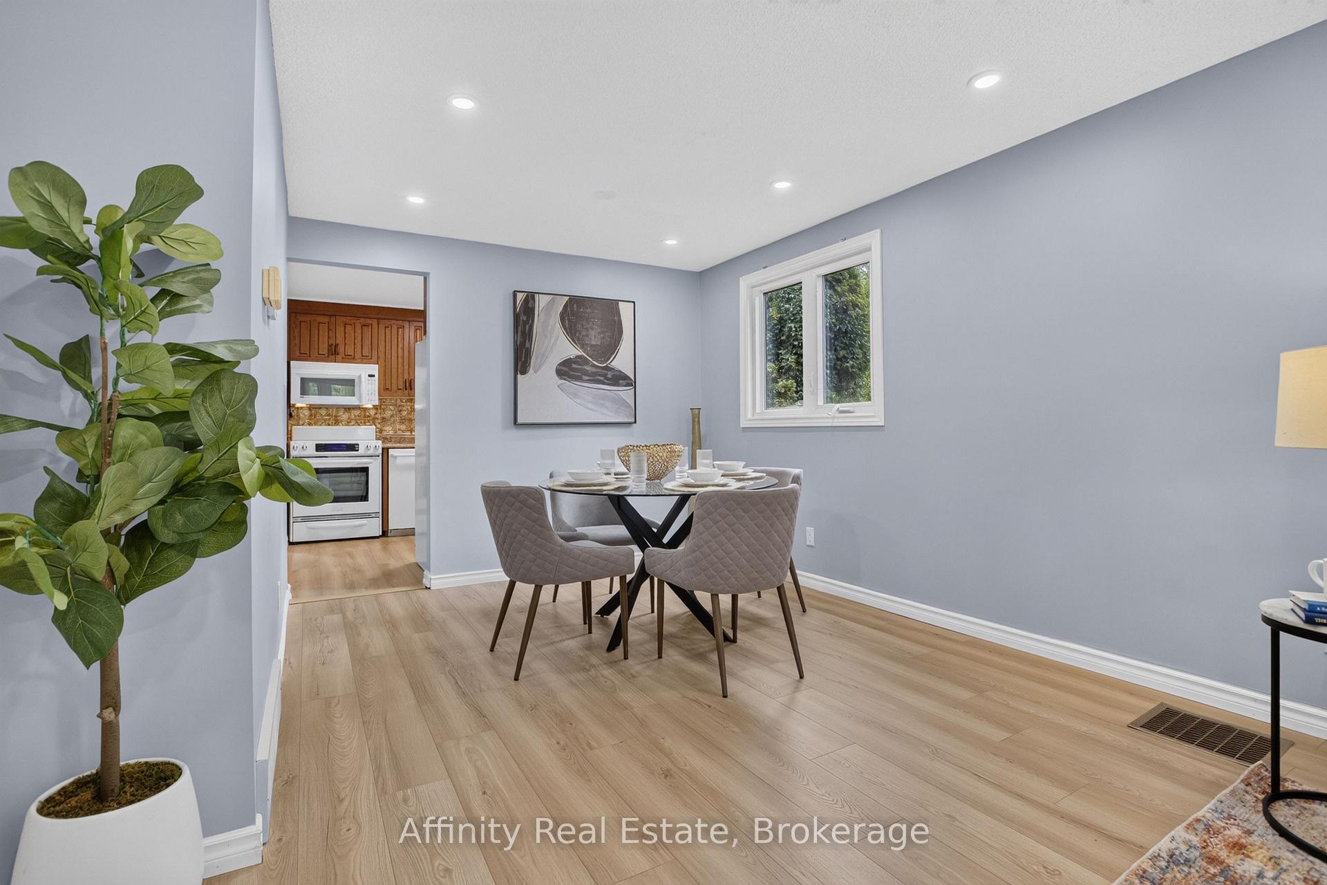 Photo 14 of 344 Driftwood Drive, Kitchener, Forest Heights — HOMEH