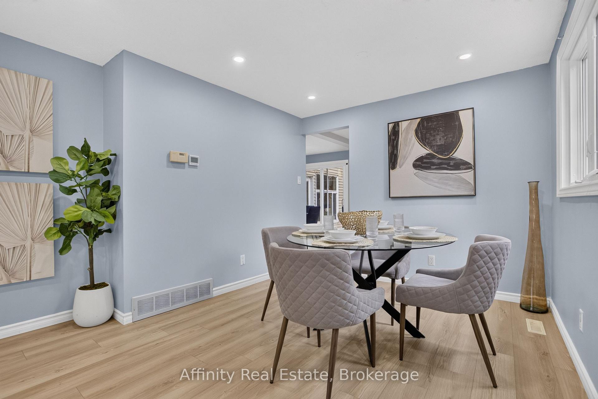 Photo 15 of 344 Driftwood Drive, Kitchener, Forest Heights — HOMEH