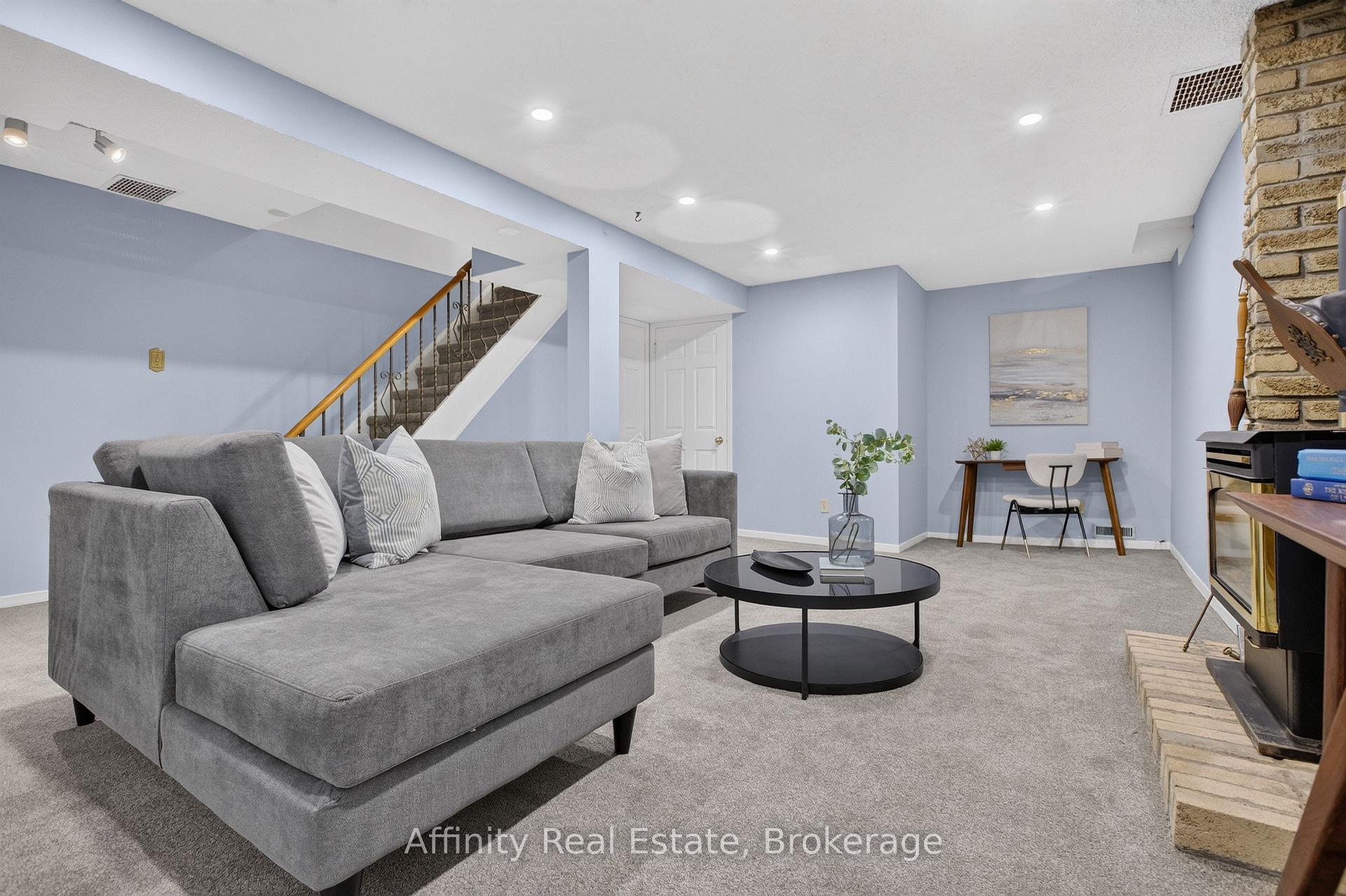 Photo 42 of 344 Driftwood Drive, Kitchener, Forest Heights — HOMEH