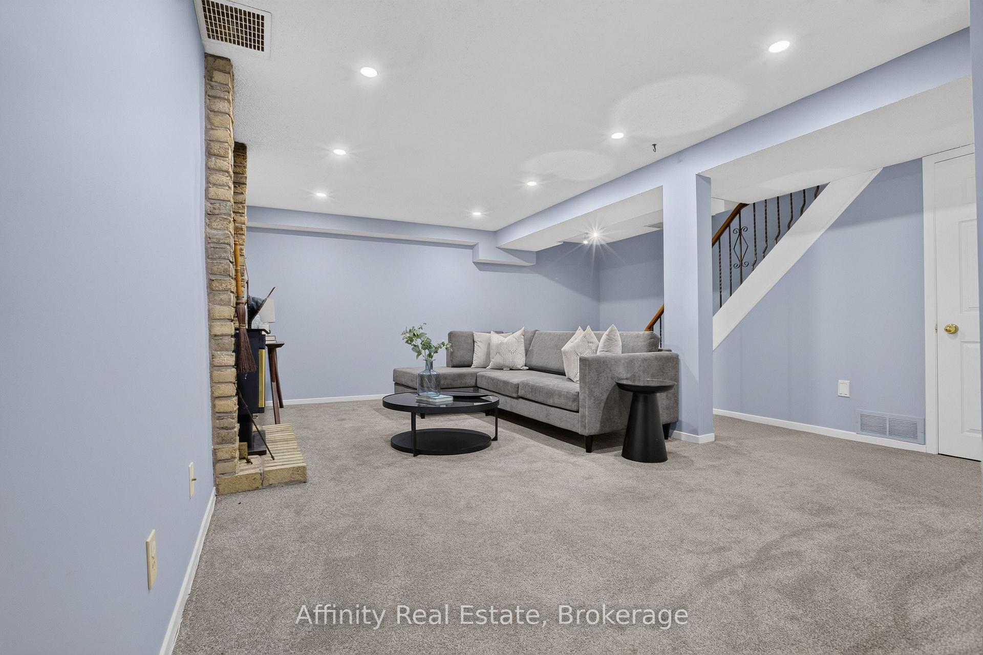 Photo 44 of 344 Driftwood Drive, Kitchener, Forest Heights — HOMEH
