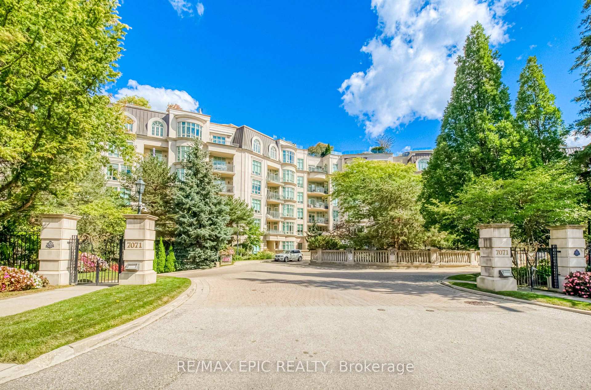 Photo 1 of Unit 211, 7071 Bayview Avenue, Markham, Bayview Glen — HOMEH