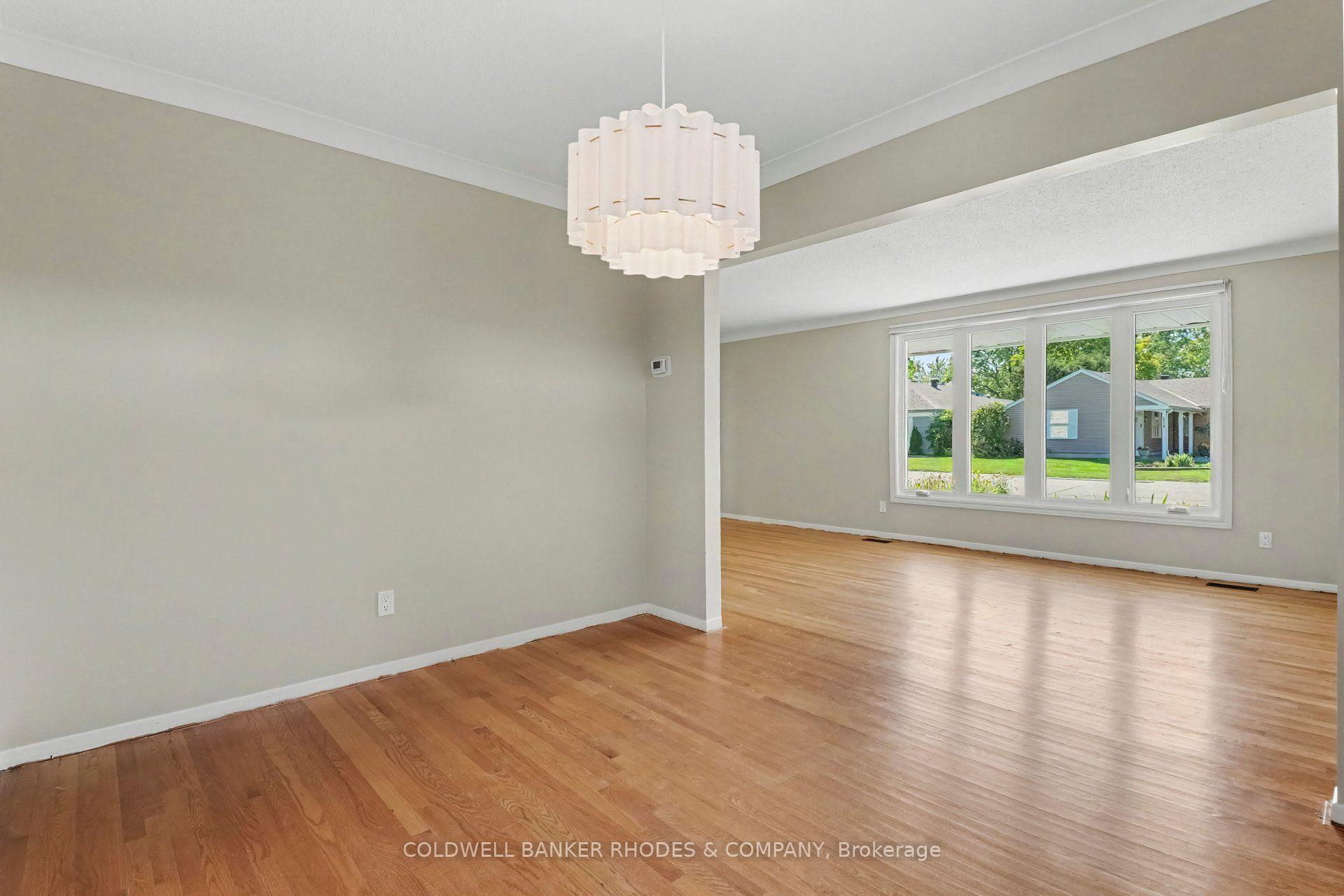 Photo 8 of 659 Ingram Crescent, Ottawa, Beacon Hill North — HOMEH