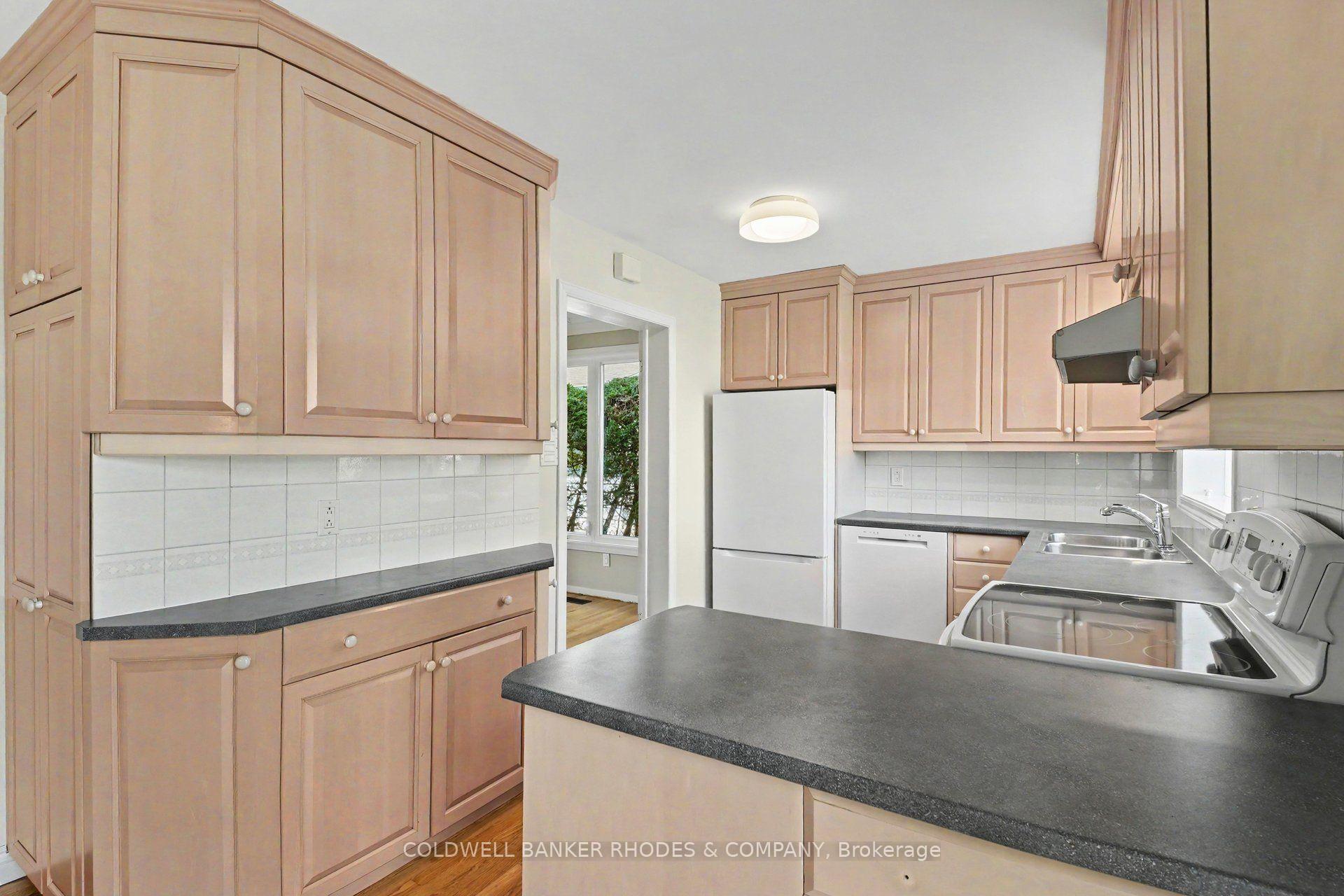 Photo 15 of 659 Ingram Crescent, Ottawa, Beacon Hill North — HOMEH